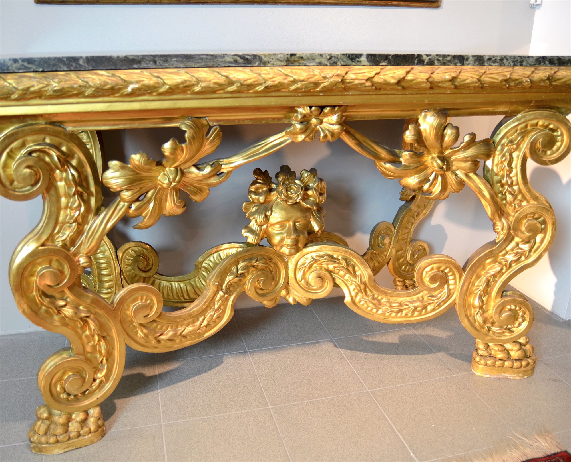 Importante consolle Luigi XIV, in legno intagliato, scolpito e dorato