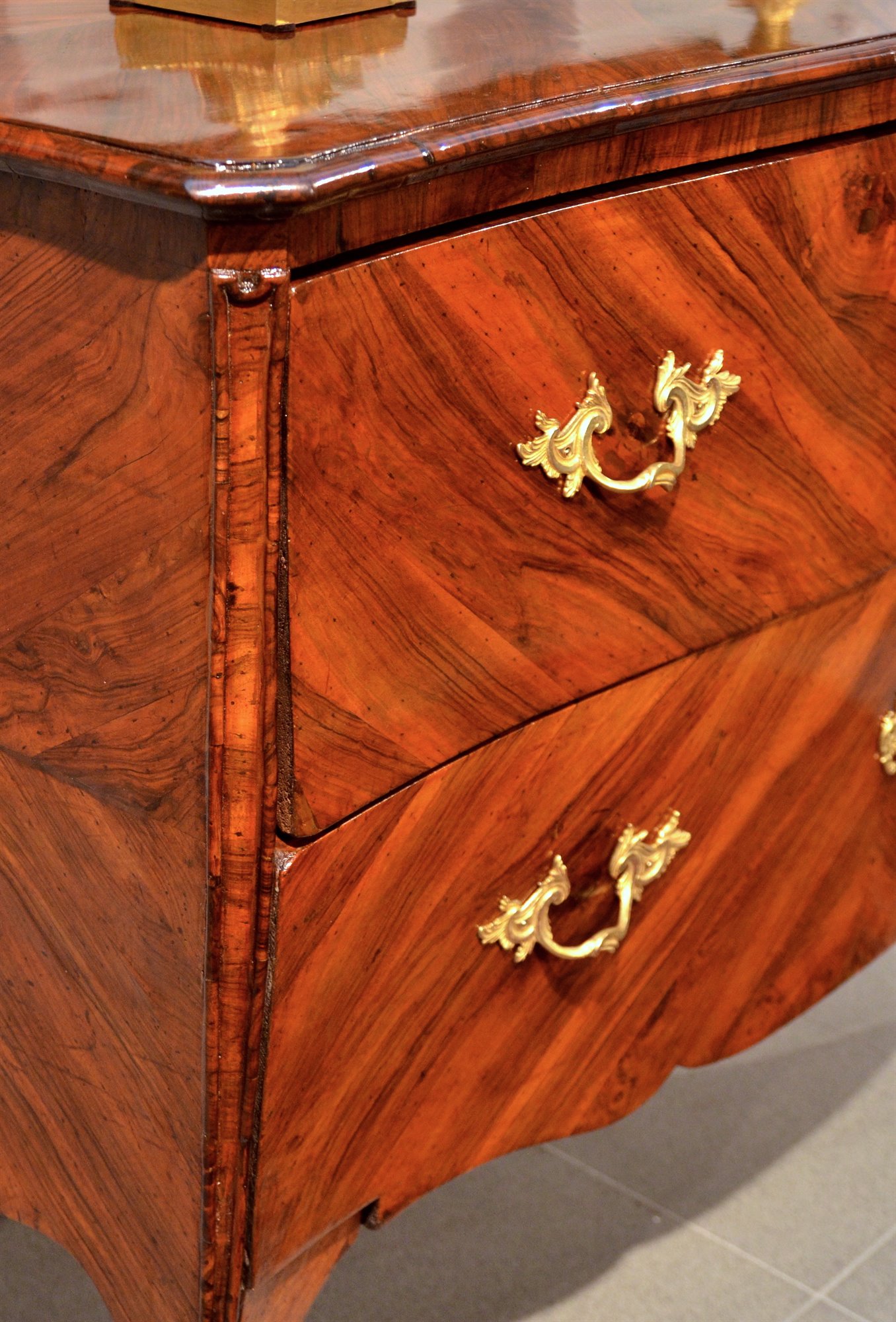 Splendido cassettone Luigi XV a due cassetti