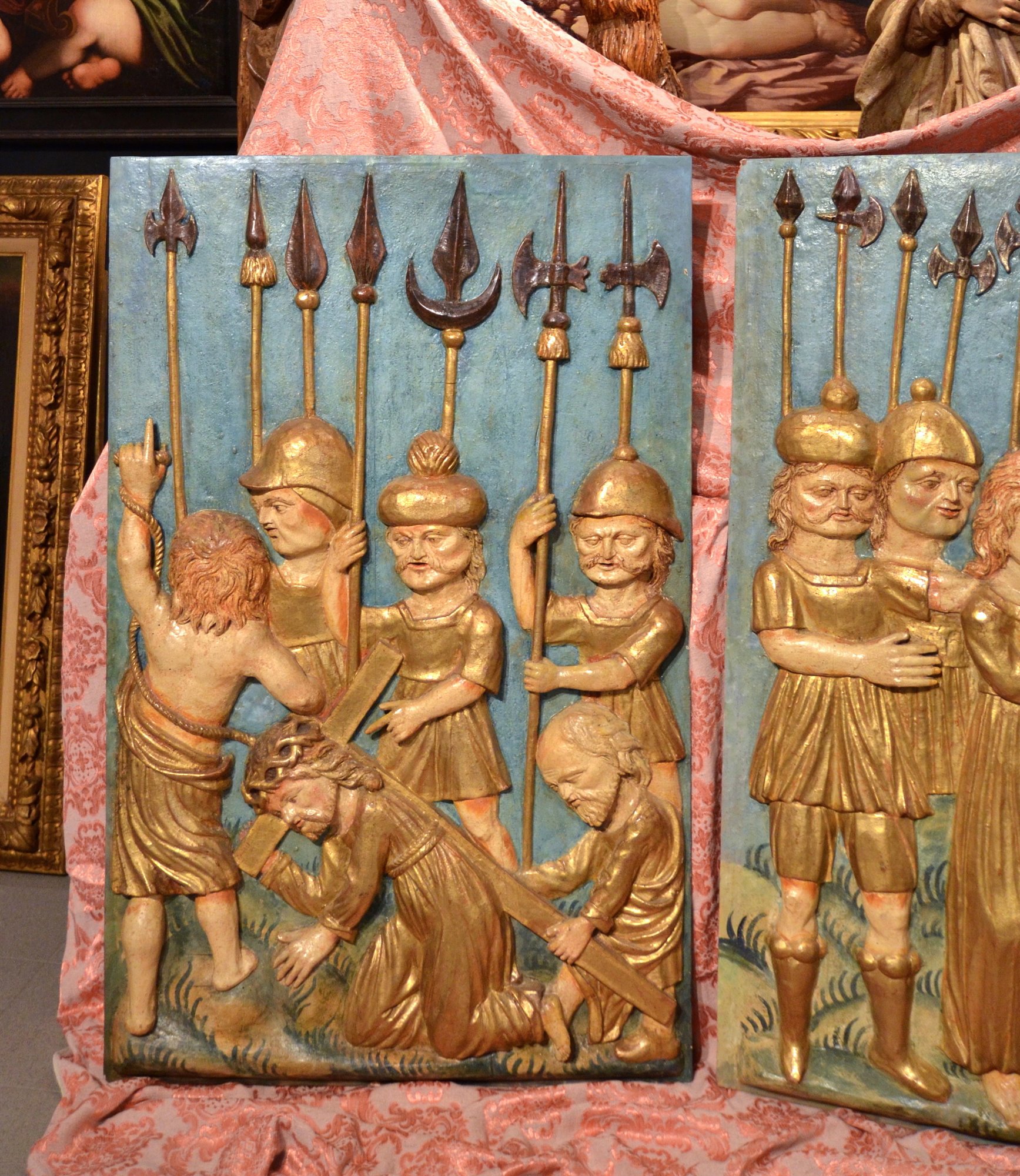 Altorilievo in legno dipinto e dorato 'Gesù sulla via del Calvario'