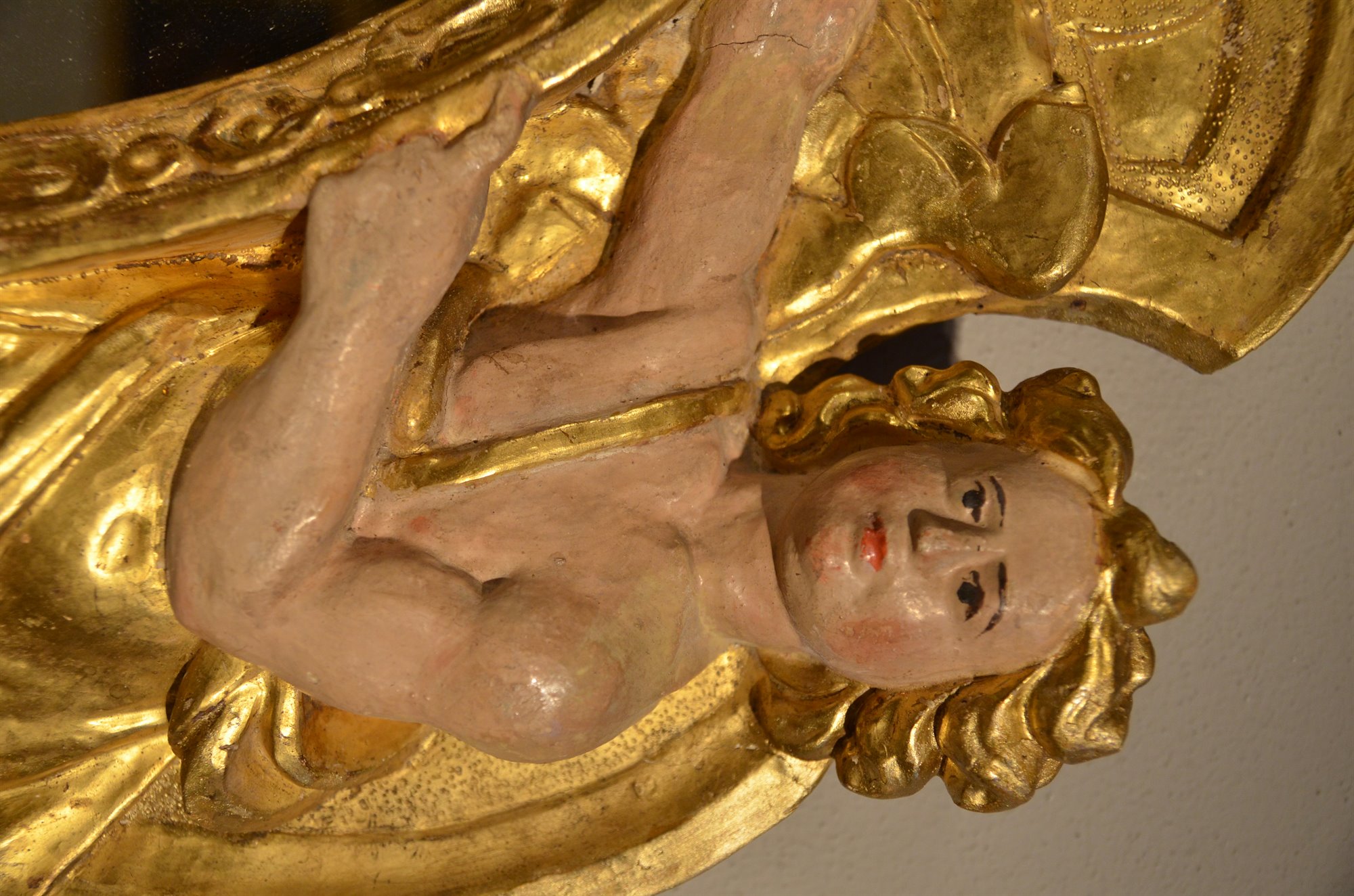 Coppia di rare specchiere ‘alla Sansovino’ policrome e dorate