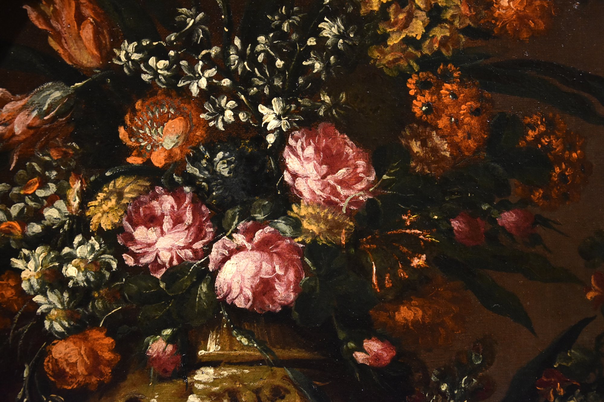 Grande composizione di fiori all'aperto (2 di 4)