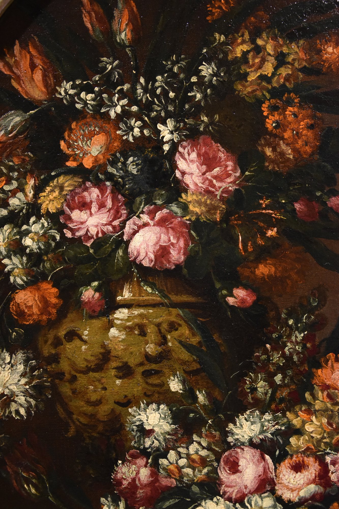 Grande composizione di fiori all'aperto (2 di 4)