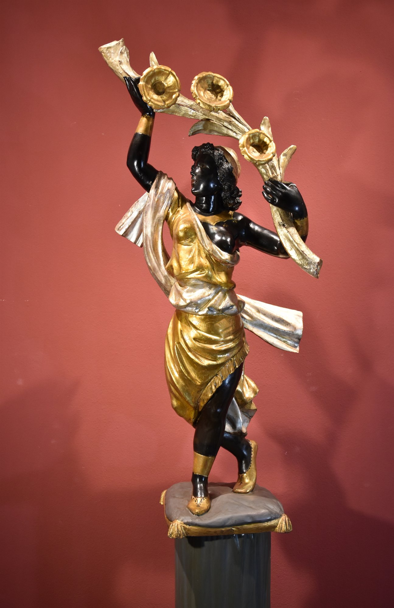 Scultura di Moretto femminile
