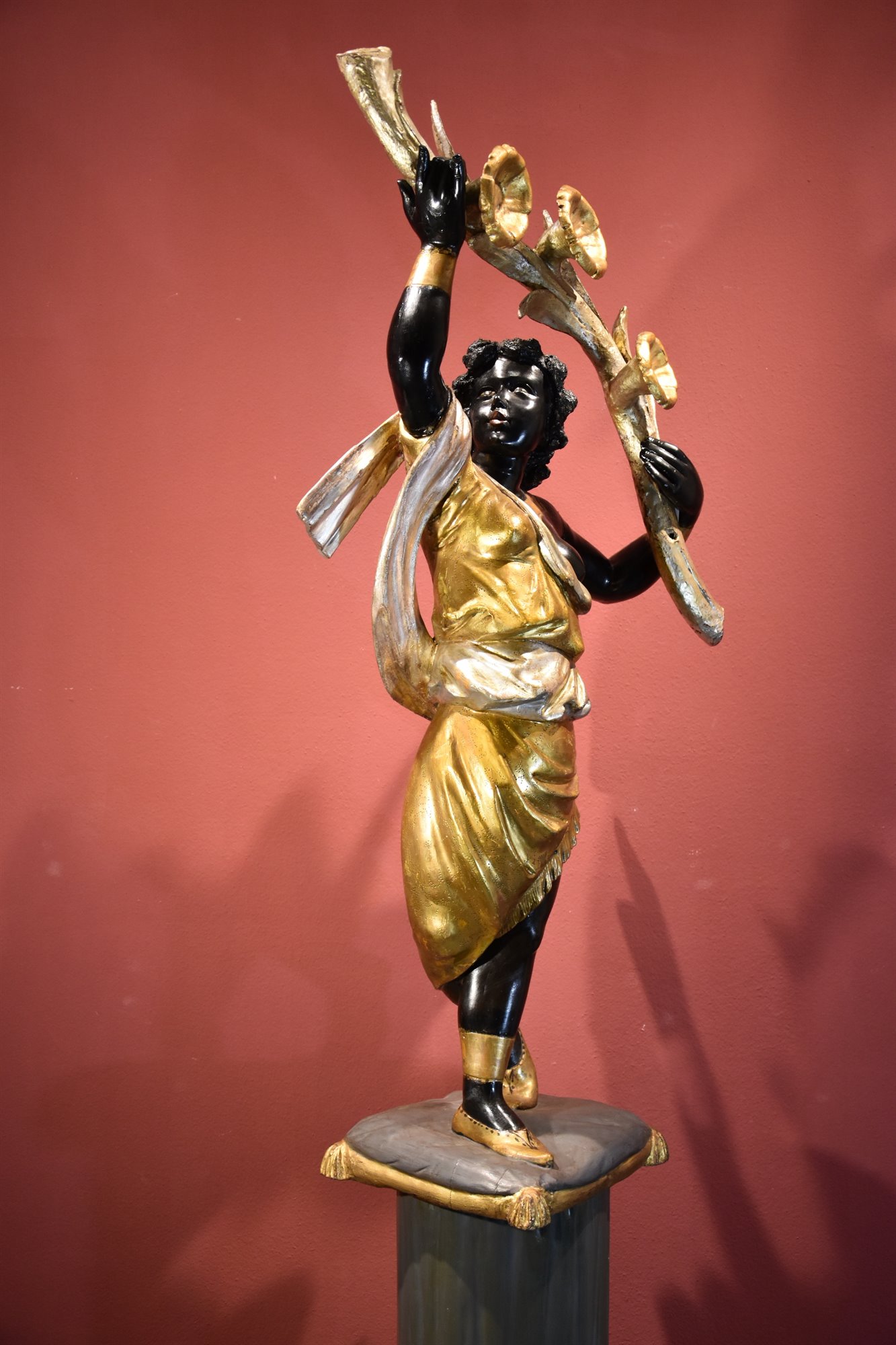 Scultura di Moretto femminile