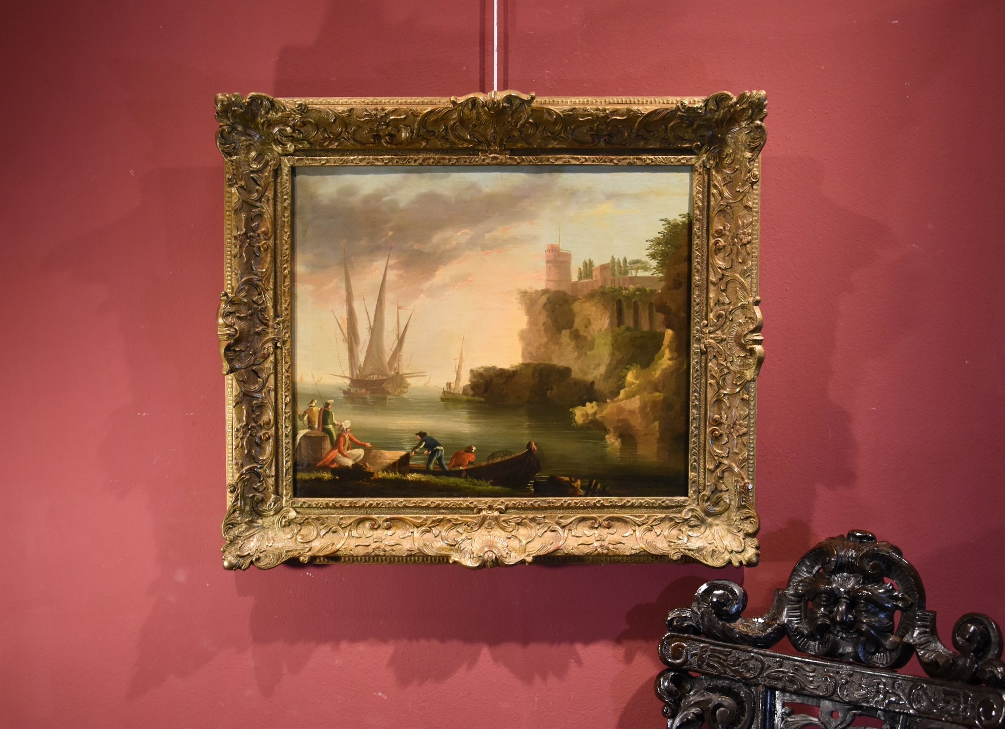 Veduta costiera con castello e imbarcazioni