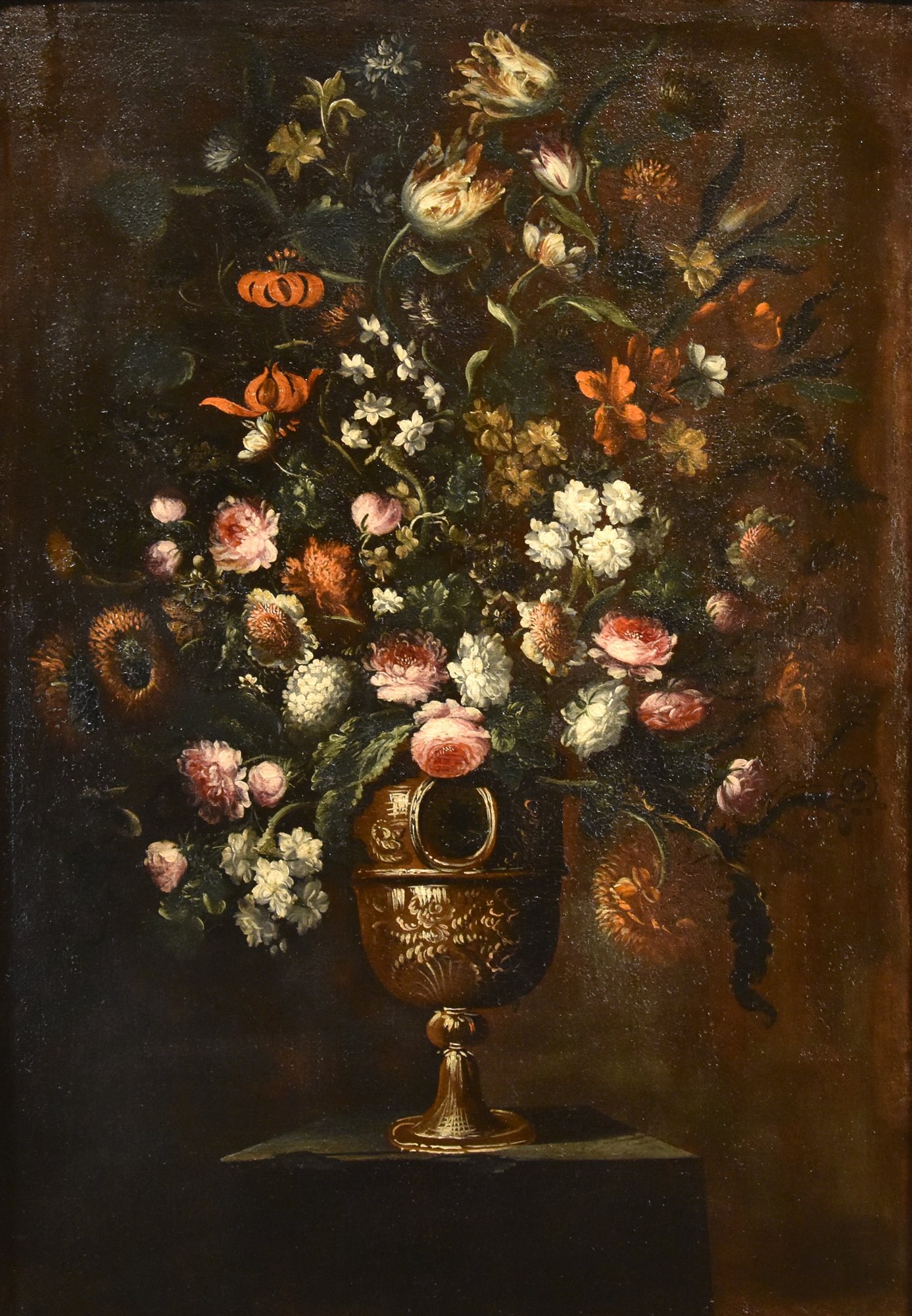 Composizione di fiori entro vaso sbalzato (3 di 3)
