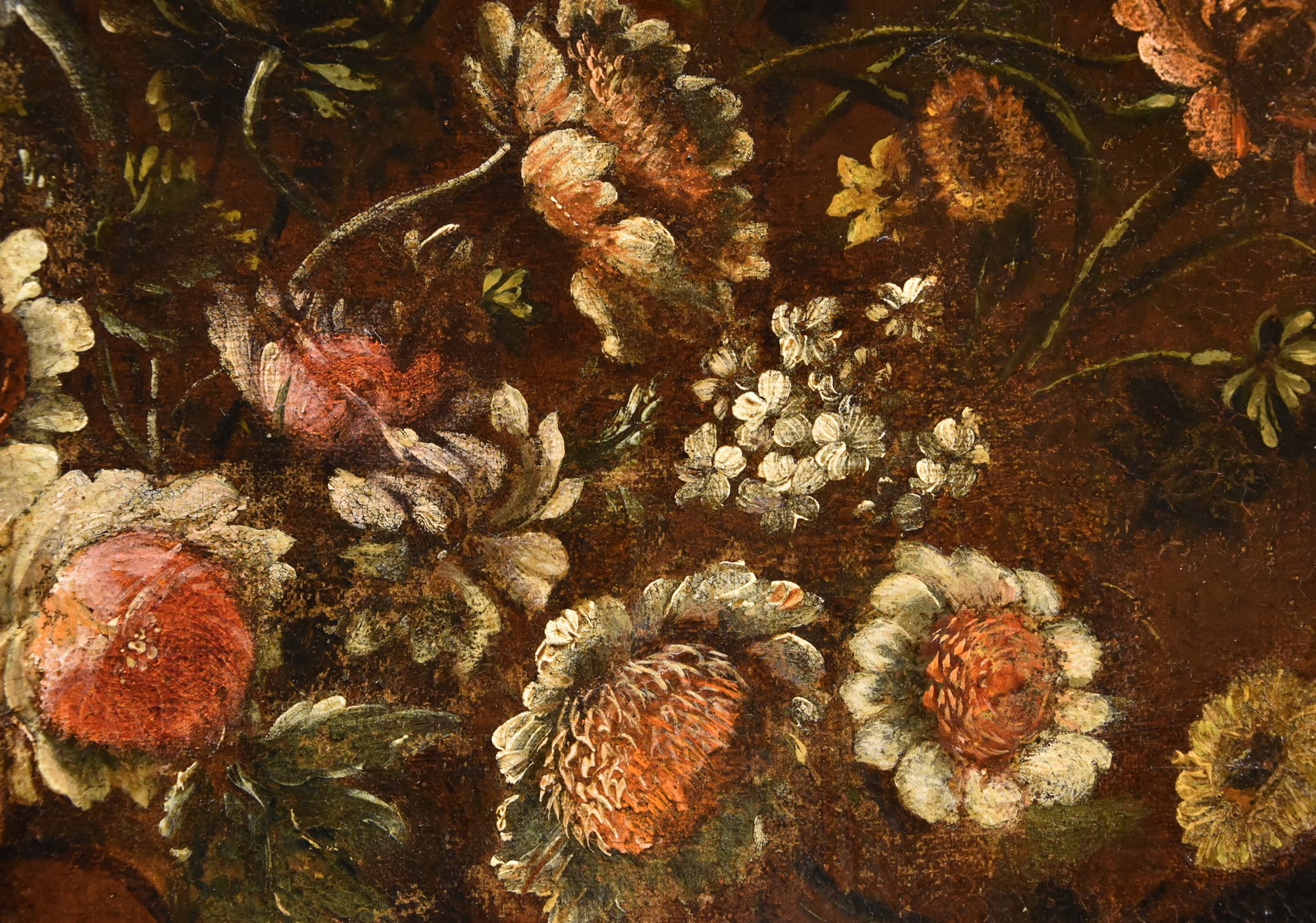 Composizione di fiori entro vaso sbalzato (2 di 3)