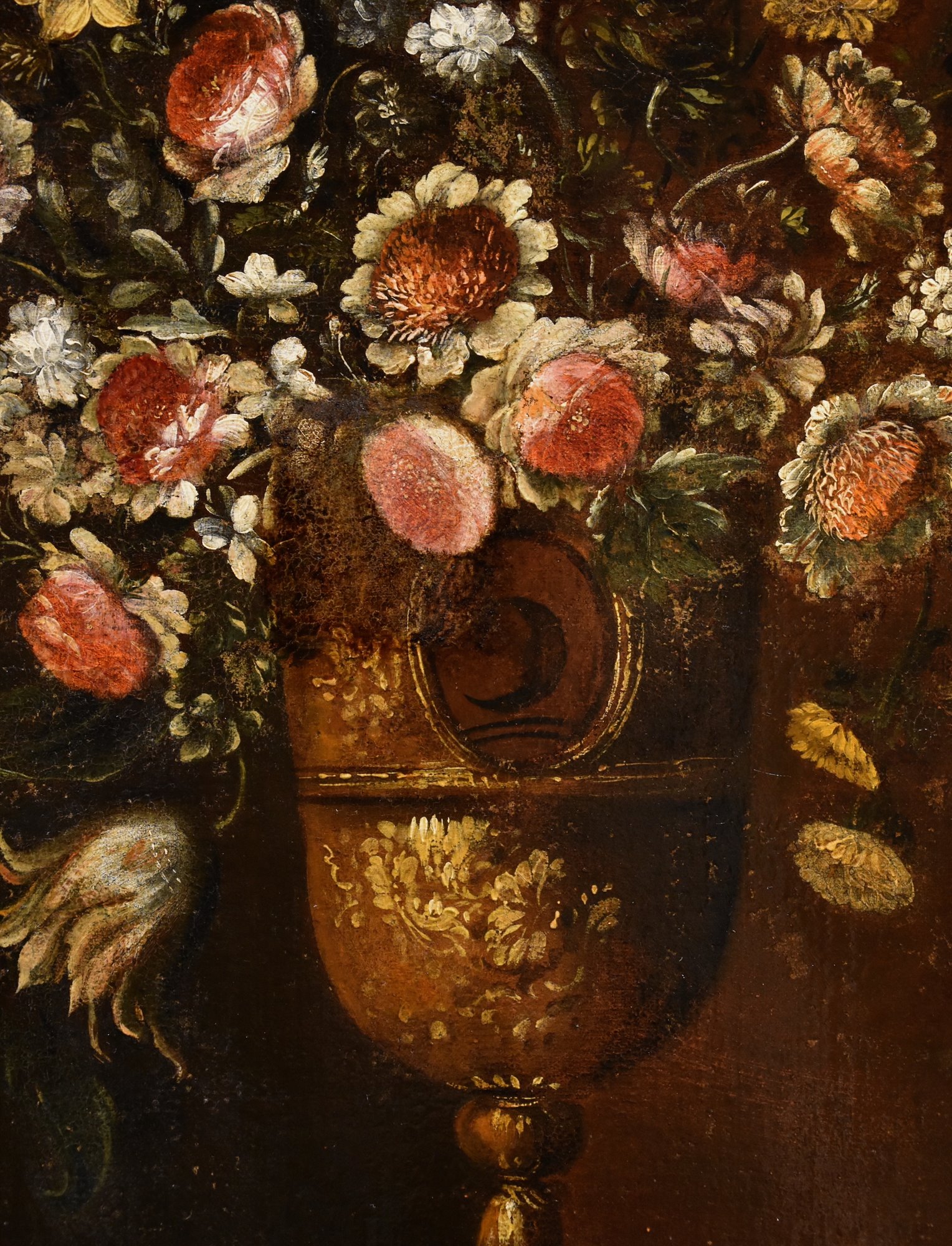 Composizione di fiori entro vaso sbalzato (2 di 3)