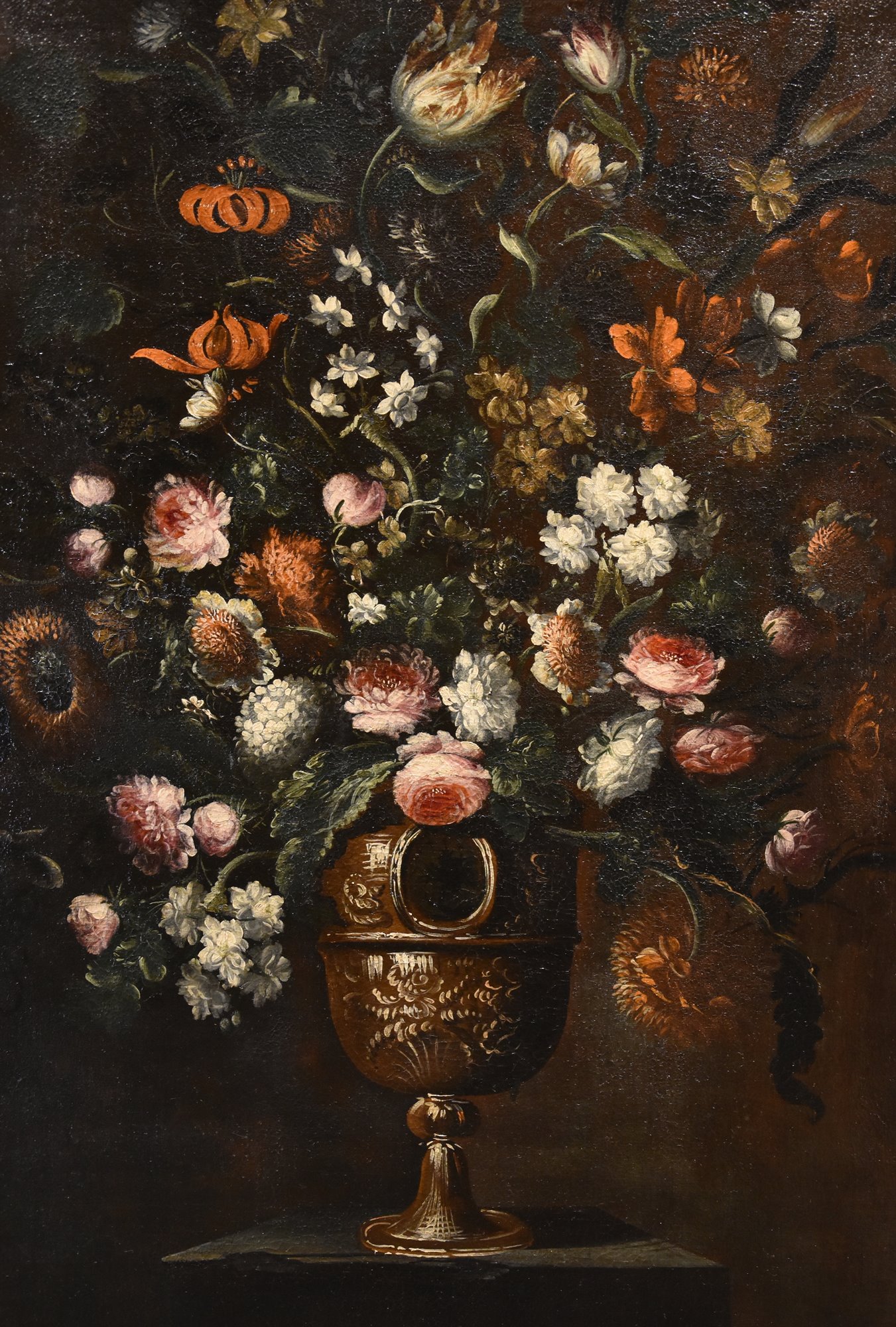 Composizione di fiori entro vaso sbalzato (3 di 3)
