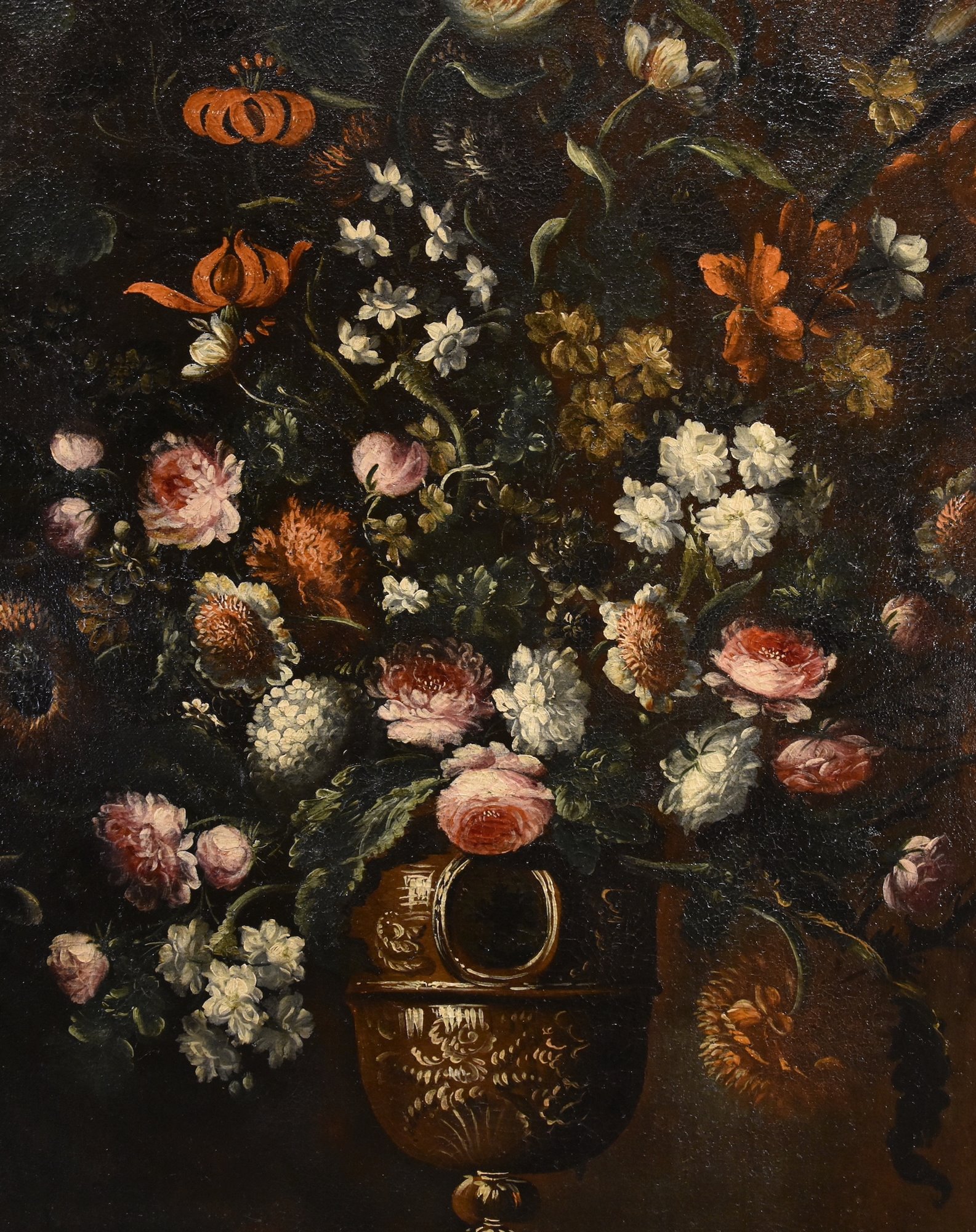 Composizione di fiori entro vaso sbalzato (3 di 3)