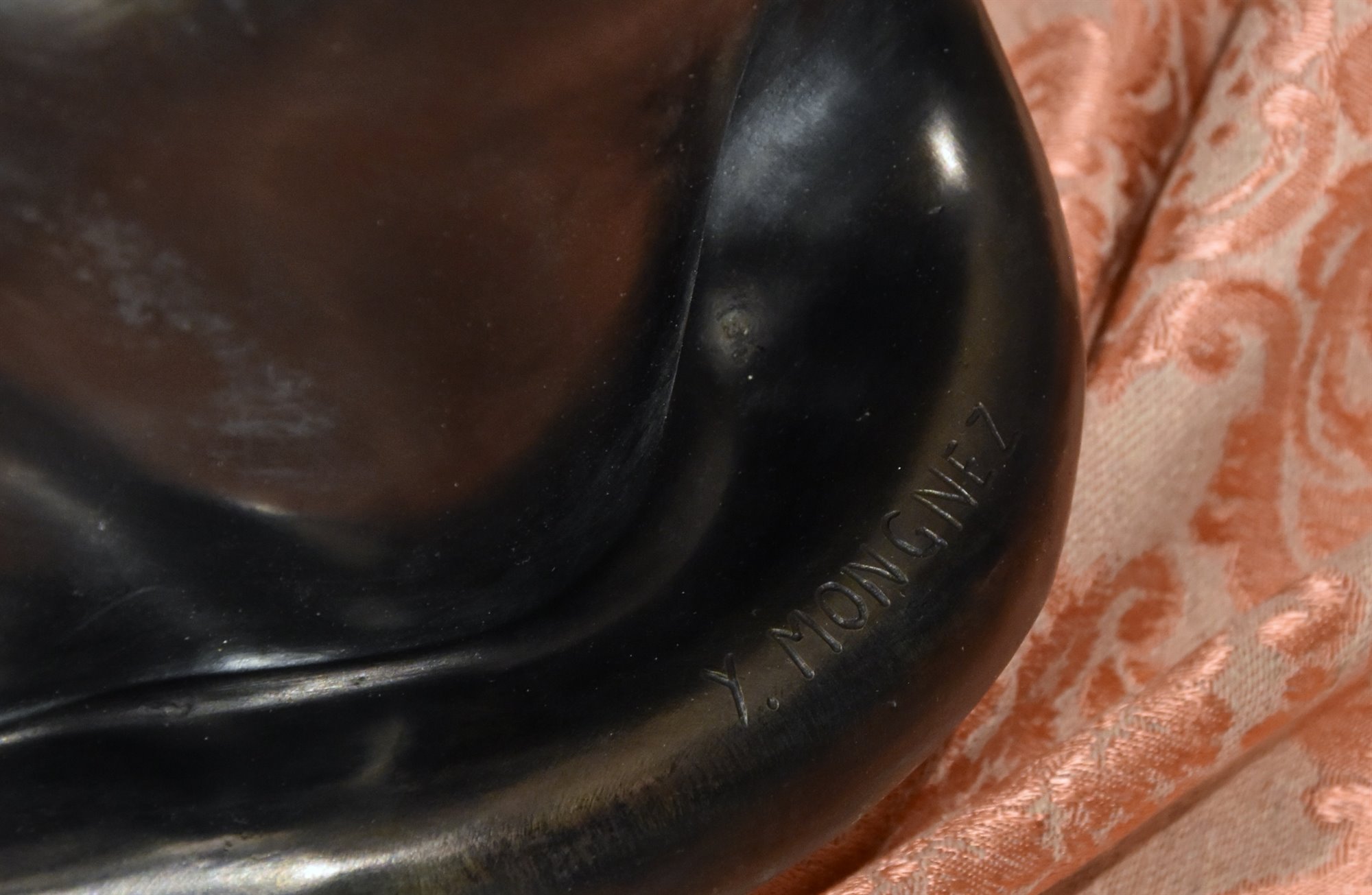 Coppia di grandi pantere nere in bronzo
