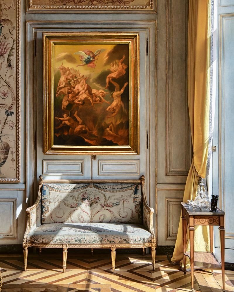 San Michele Arcangelo scaccia gli angeli ribelli dal paradiso