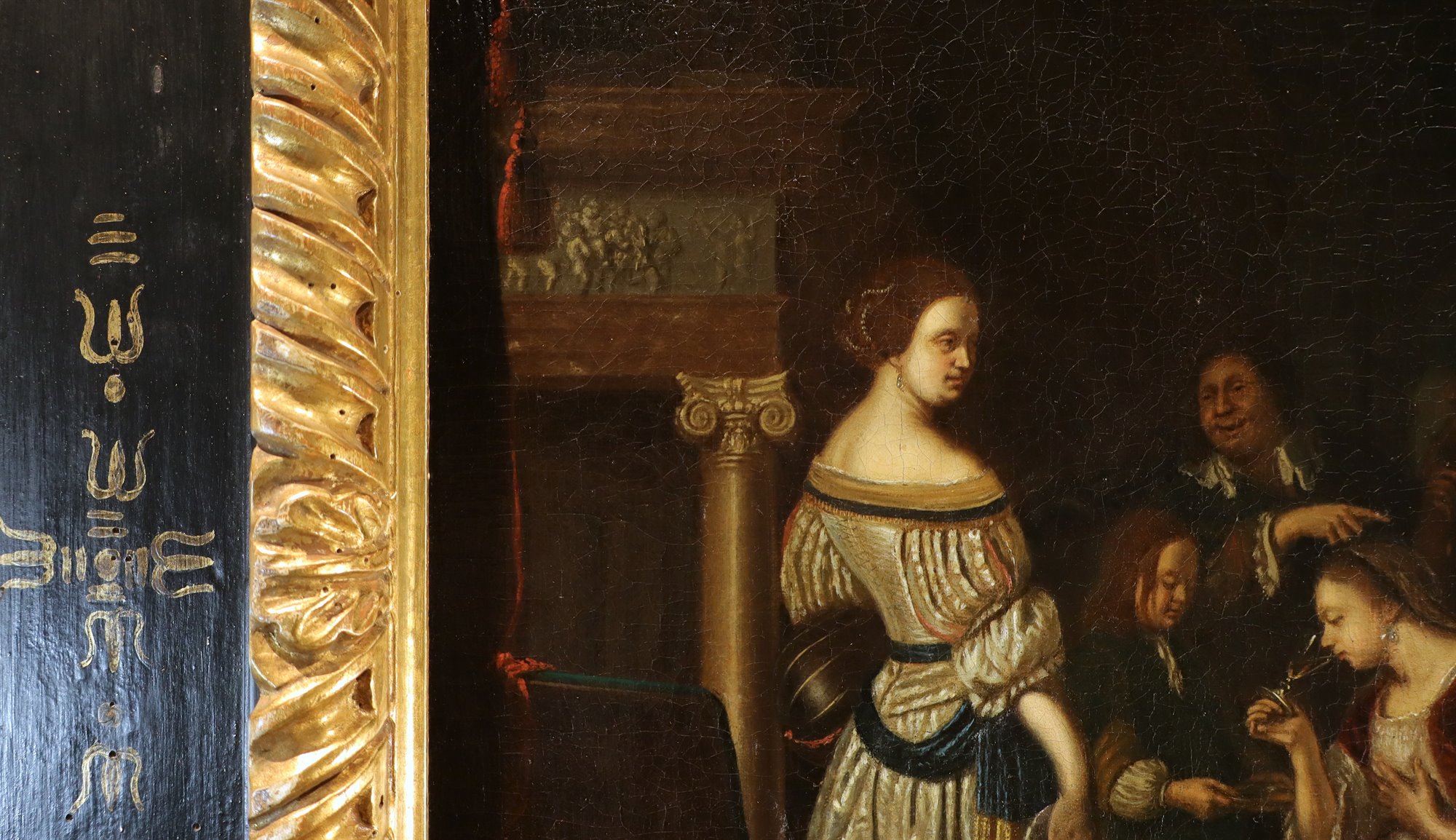 Elegante compagnia in un interno