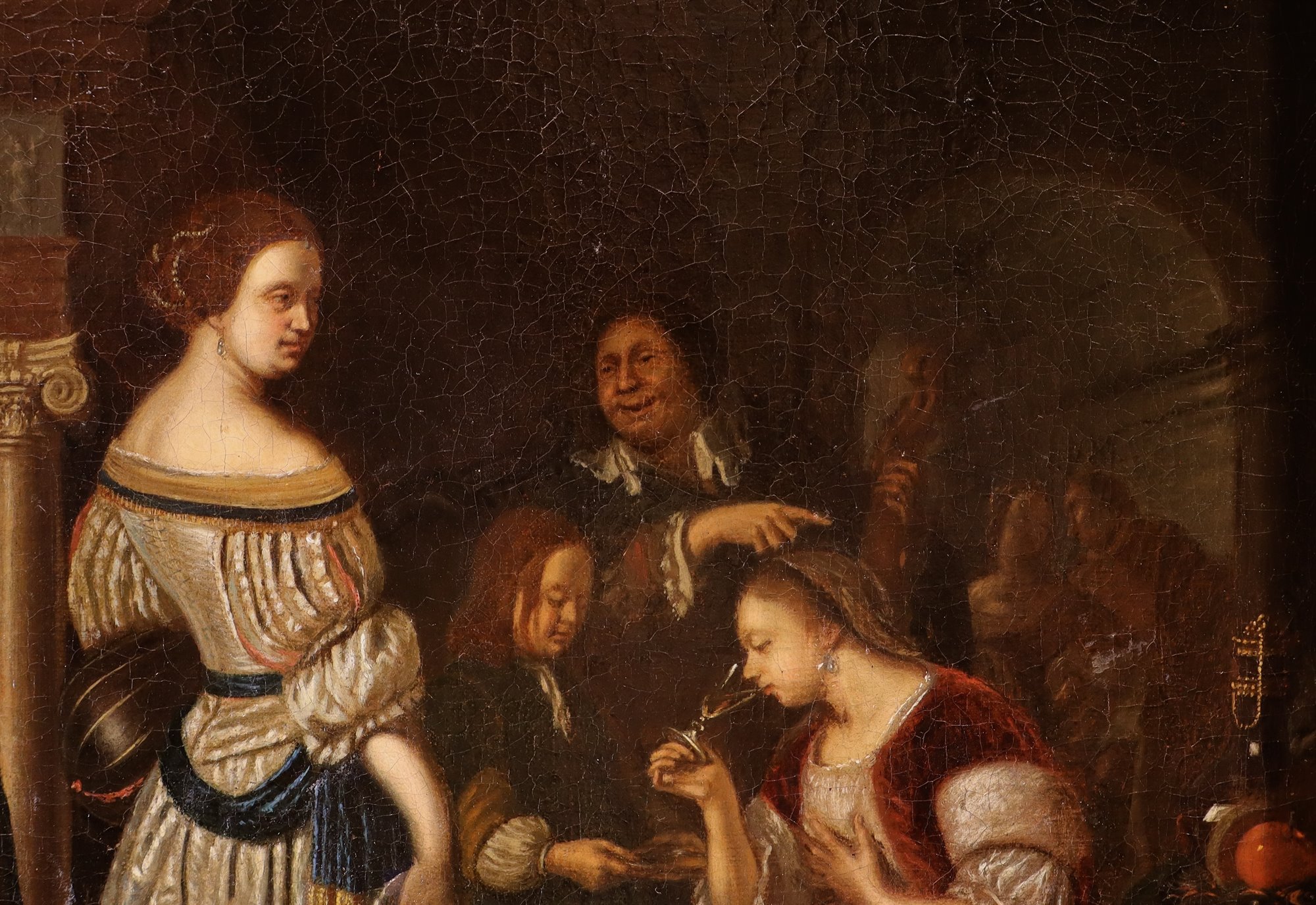 Elegante compagnia in un interno