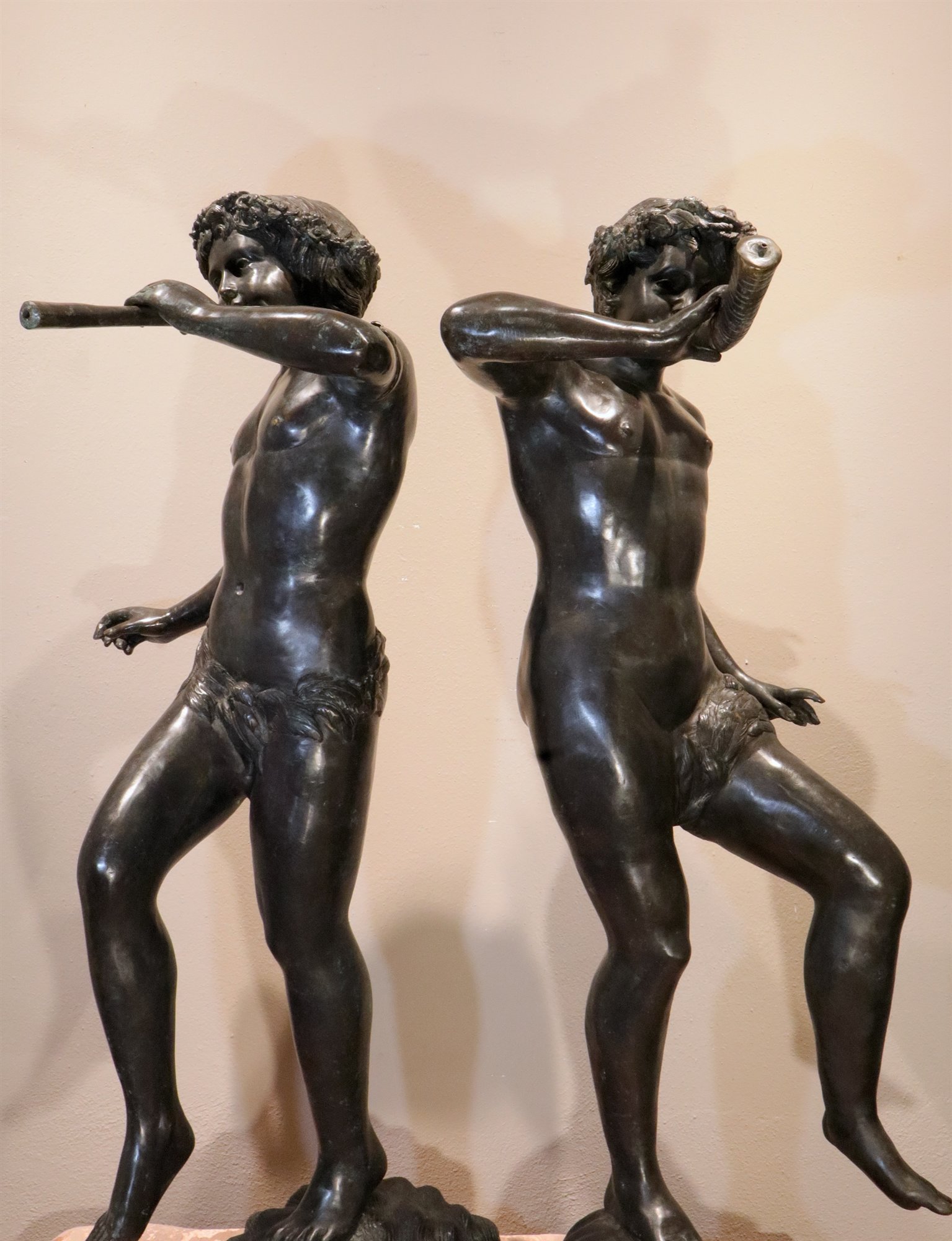 Sculture in bronzo 'Satiri che suonano e danzano'