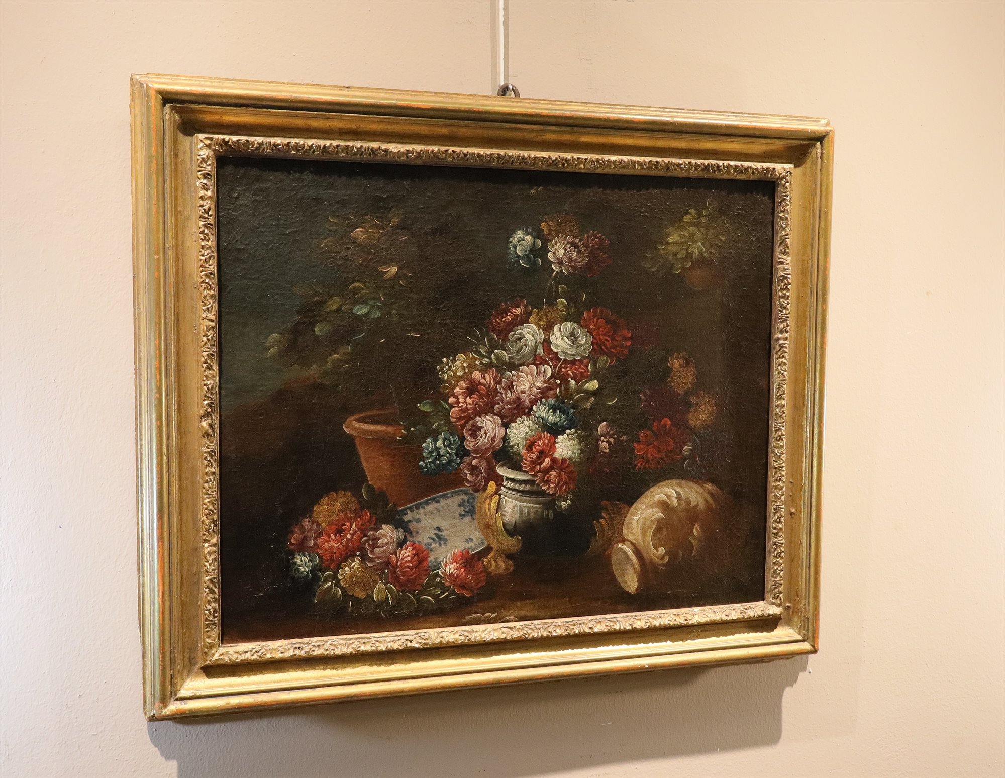 Natura morta di fiori in un giardino