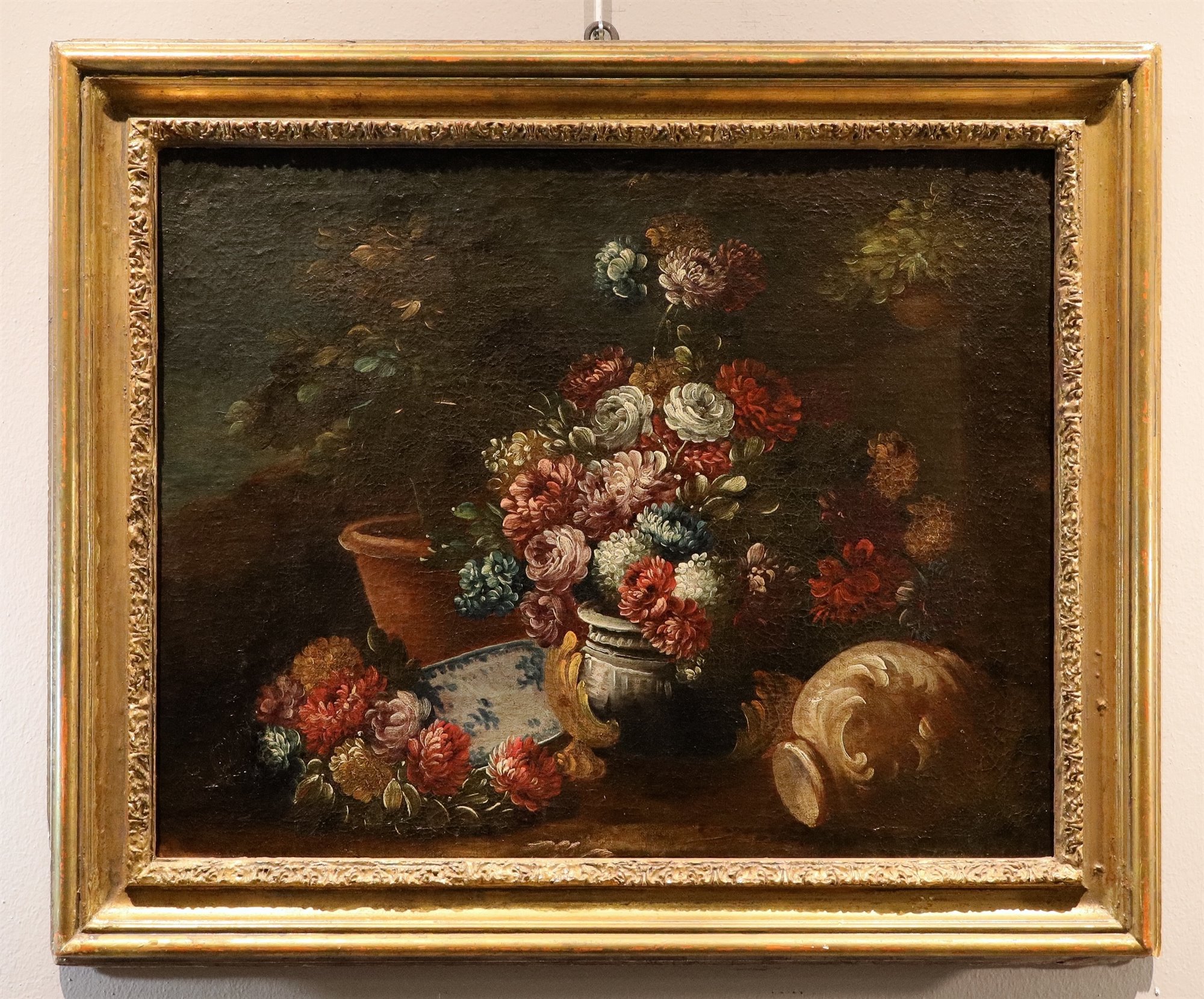 Natura morta di fiori in un giardino