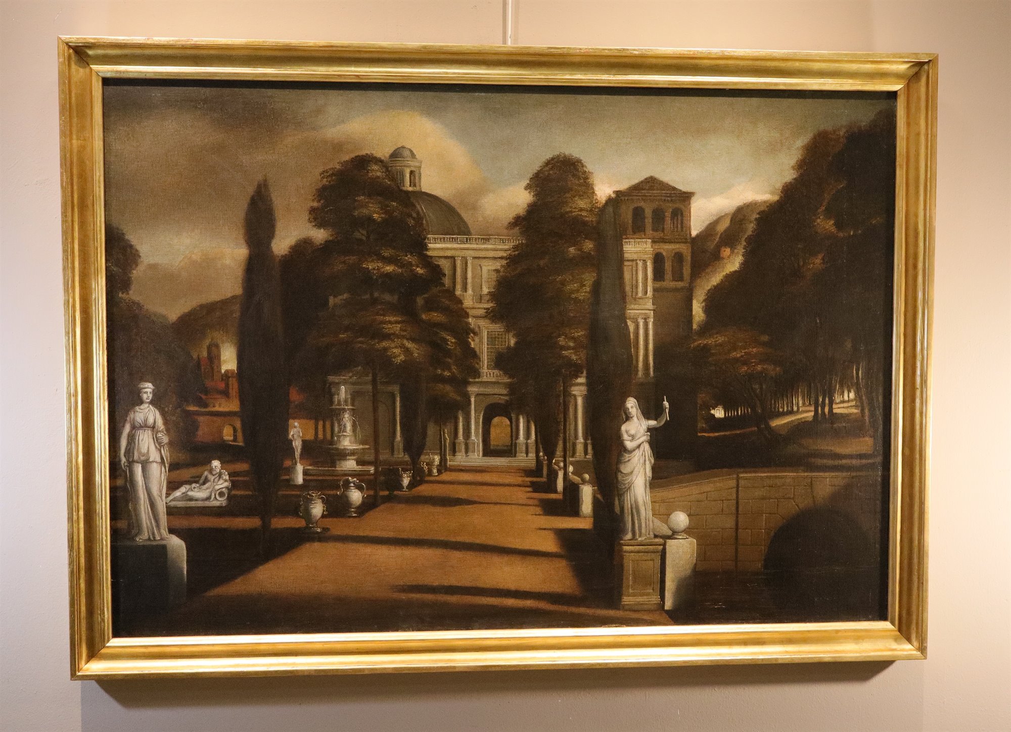 Veduta di una villa con giardino all'italiana