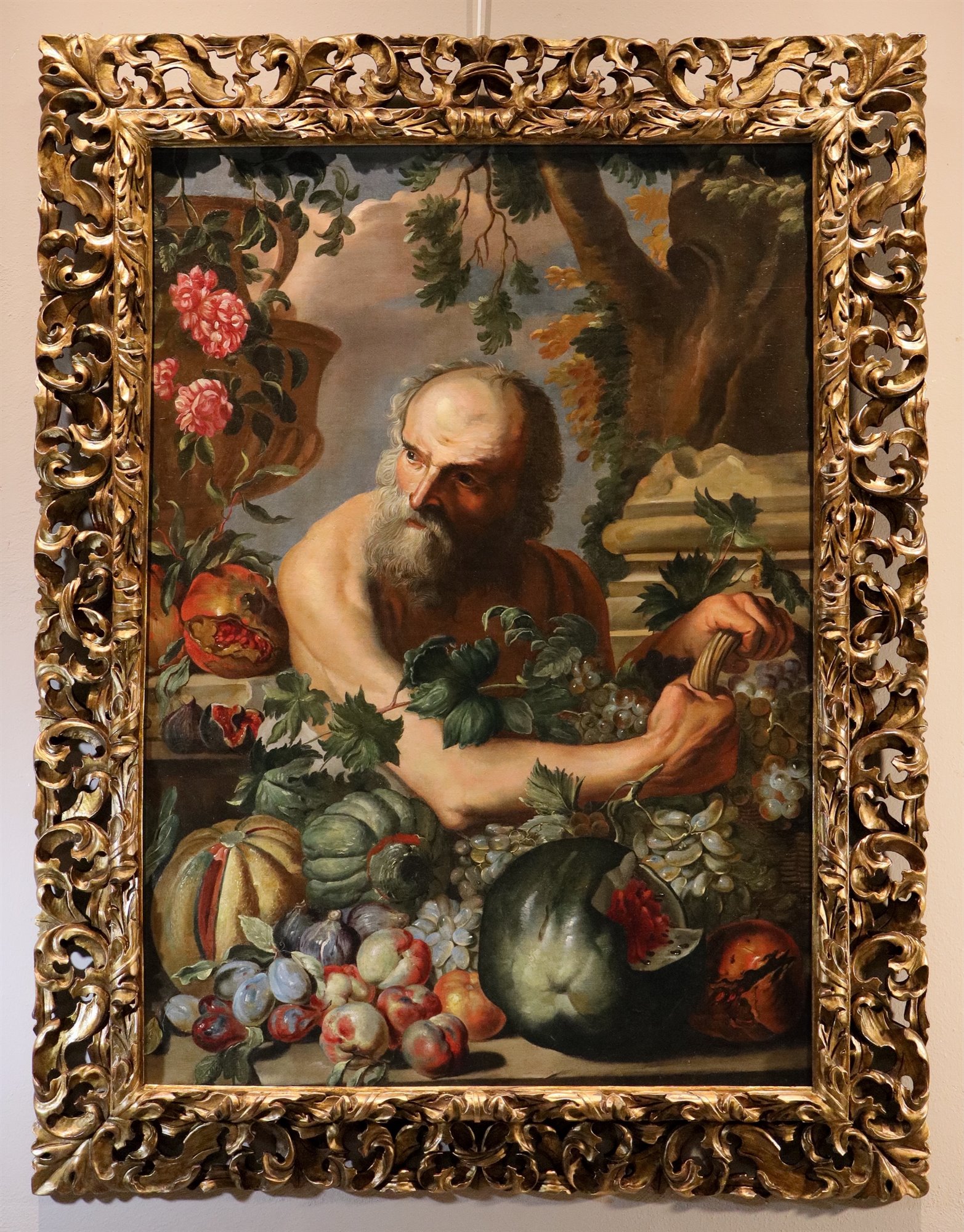 Ritratto del filosofo greco Diogene con composizione di frutta e fiori