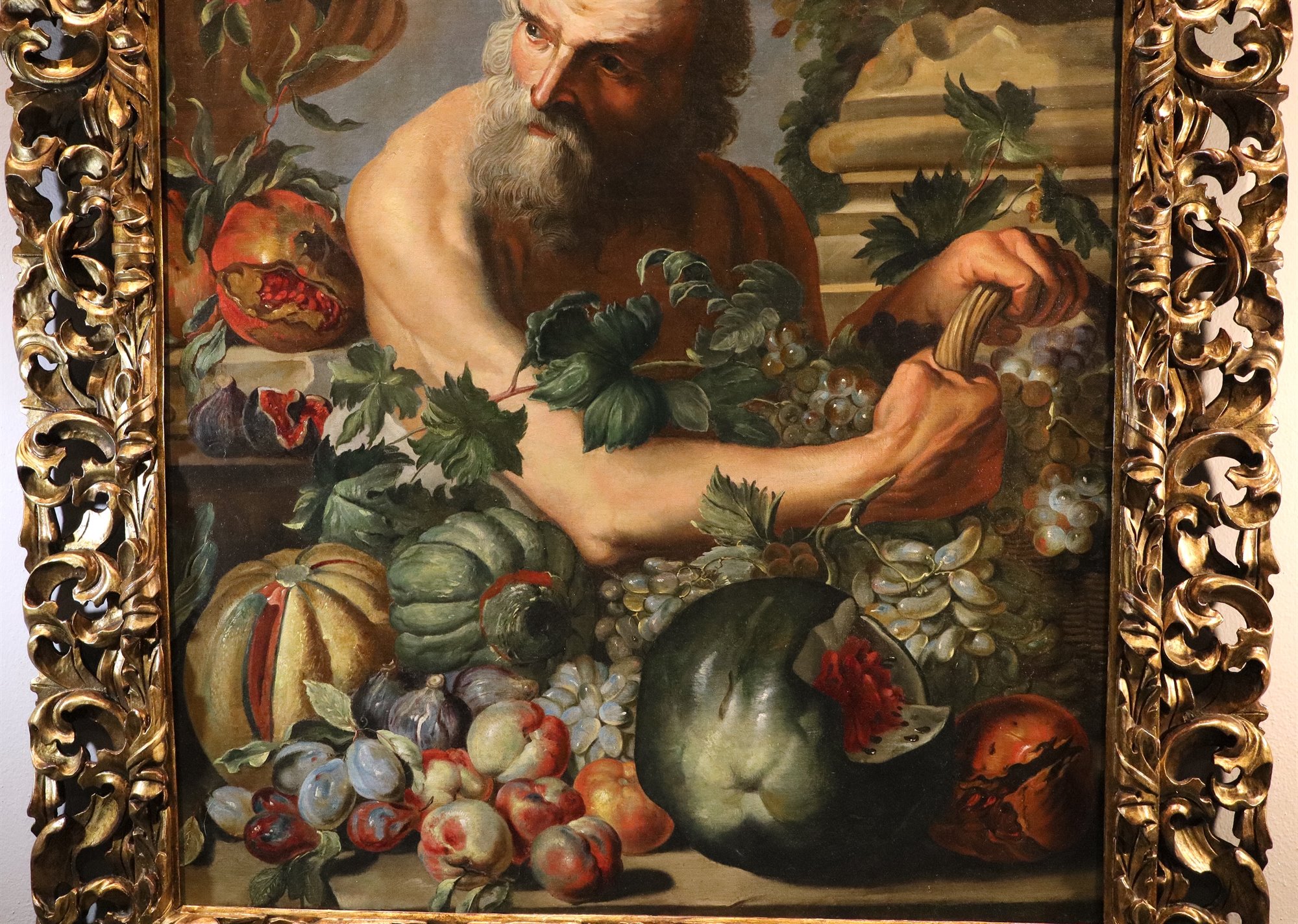 Ritratto del filosofo greco Diogene con composizione di frutta e fiori