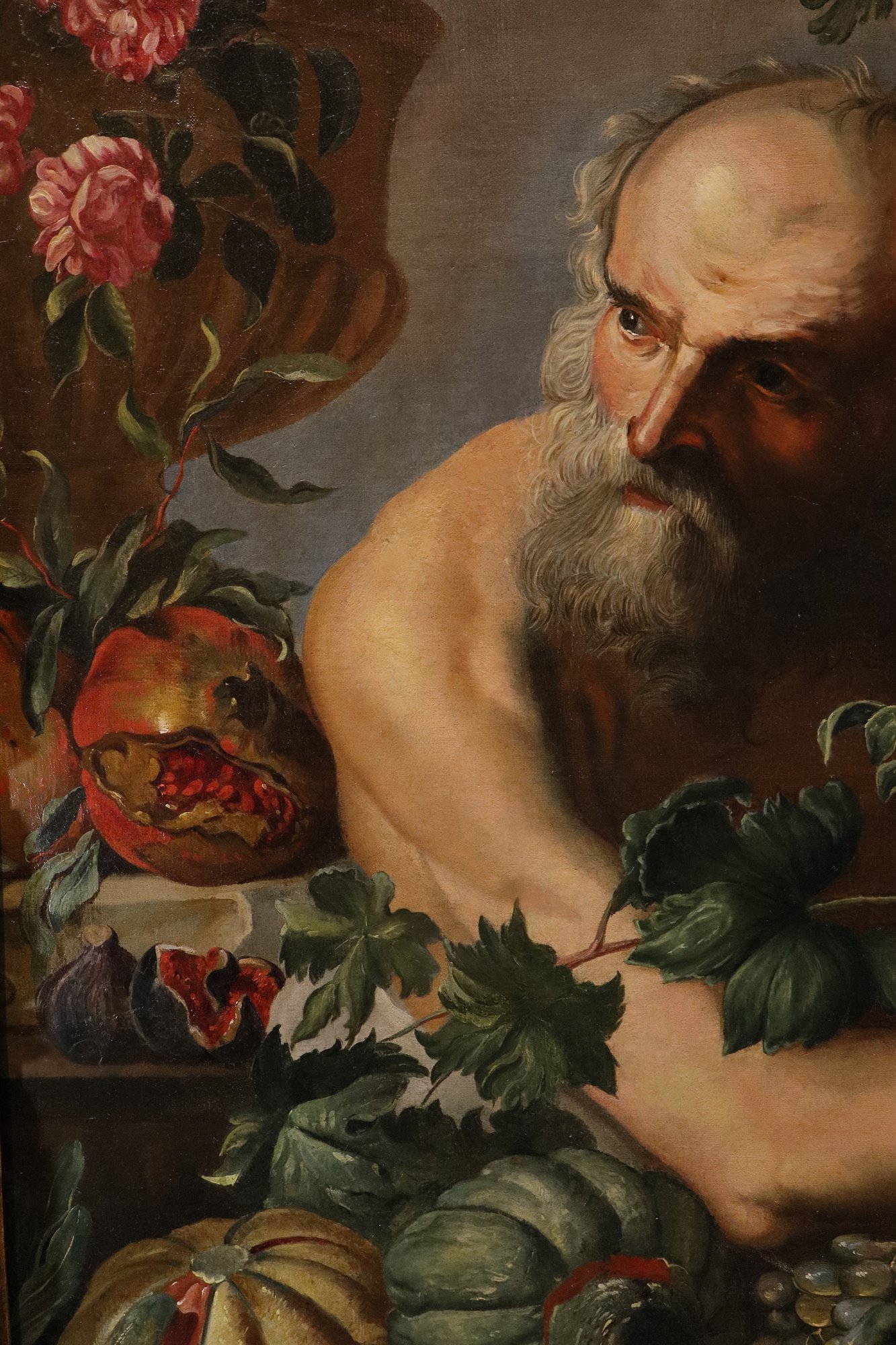 Ritratto del filosofo greco Diogene con composizione di frutta e fiori