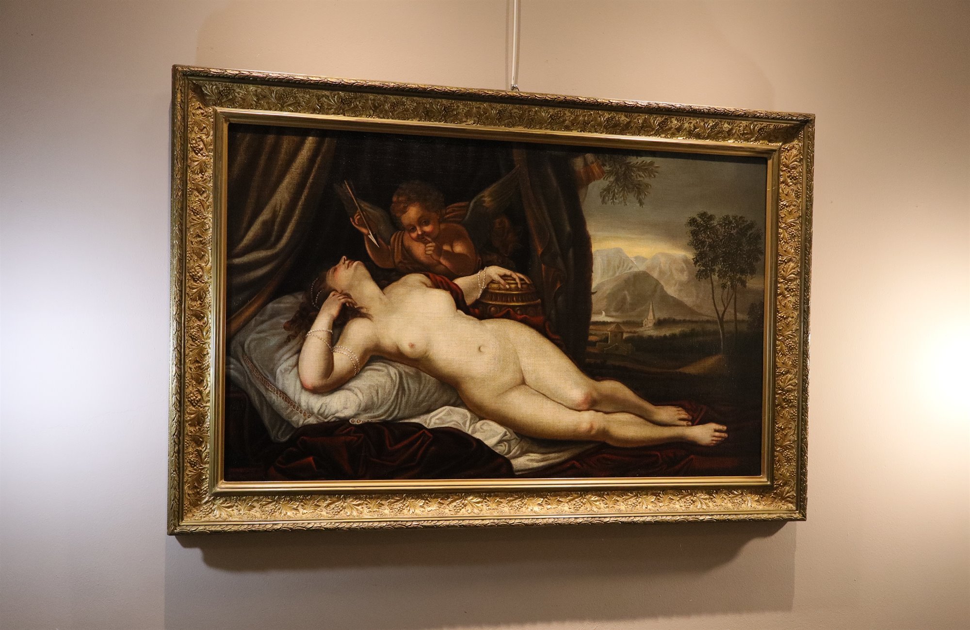Venere dormiente con Cupido