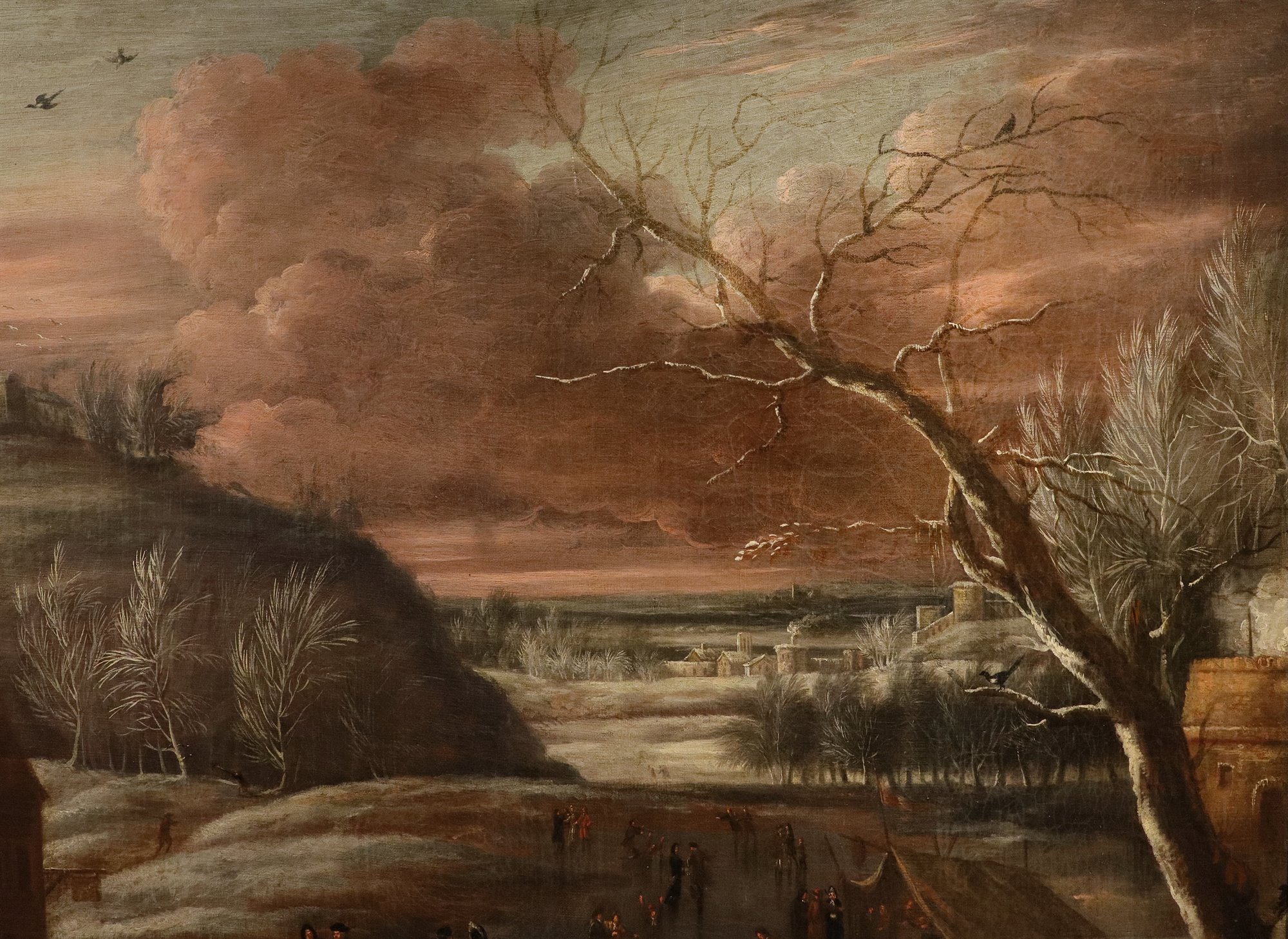 Paesaggio invernale con lago ghiacciato e pattinatori