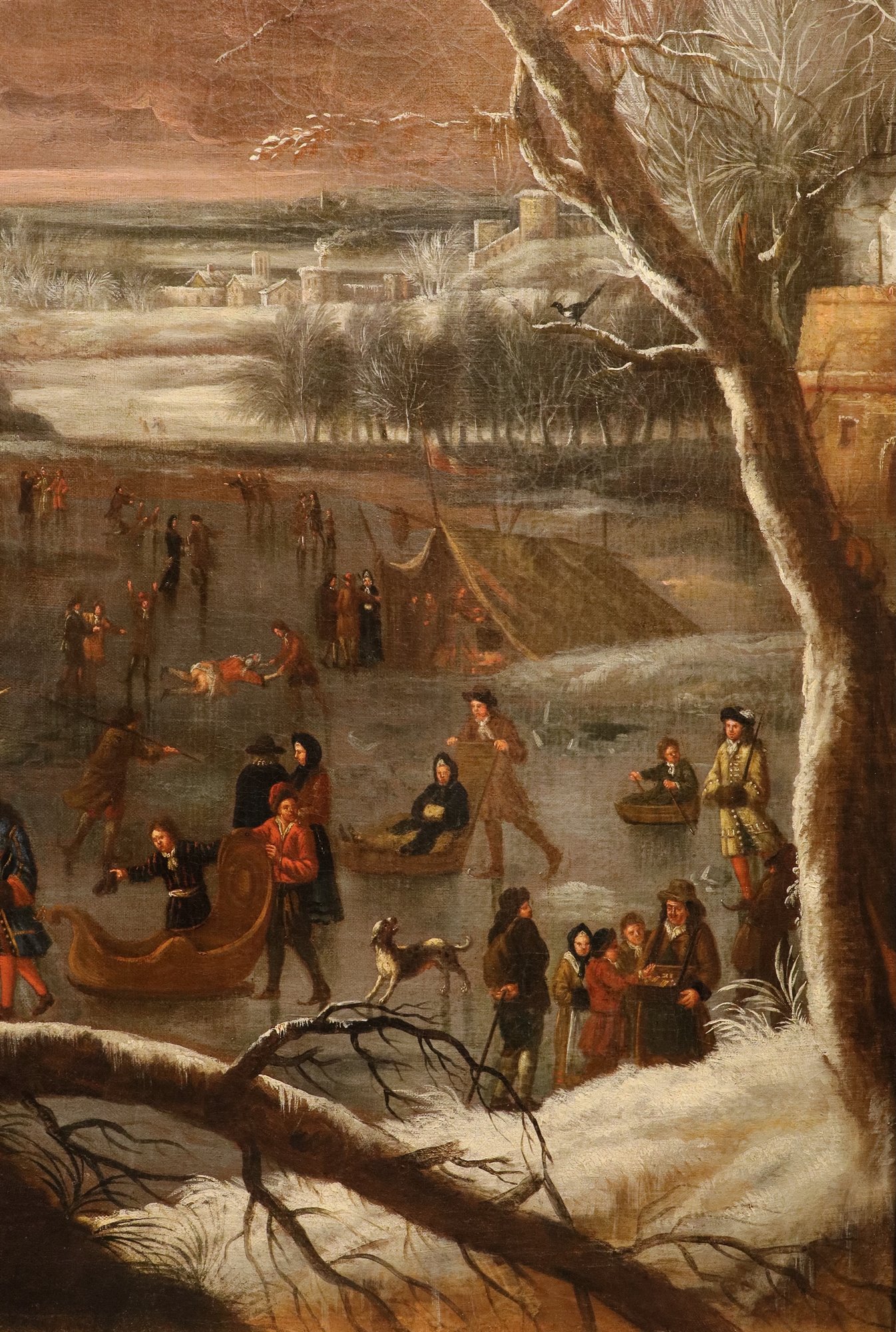 Paesaggio invernale con lago ghiacciato e pattinatori