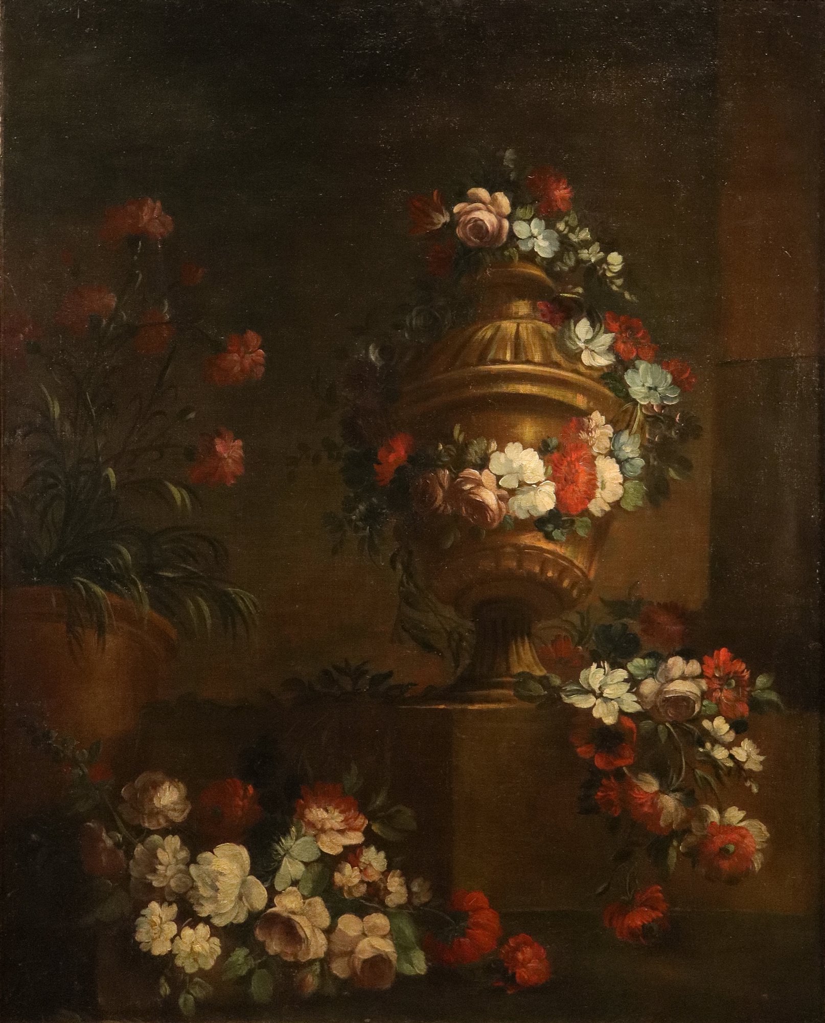 Composizione di fiori con vaso di gusto classico
