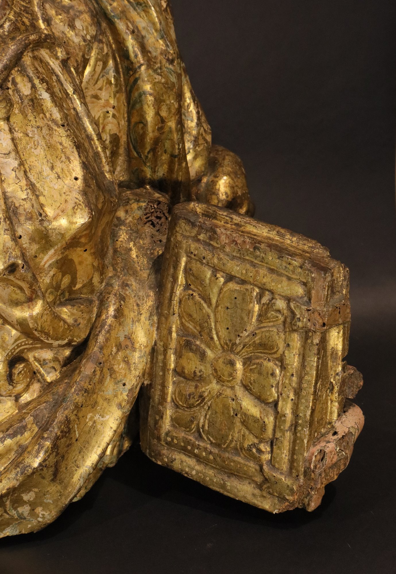 Coppia sculture lignee: San Giovanni Evangelista e Santa Caterina d’Alessandria