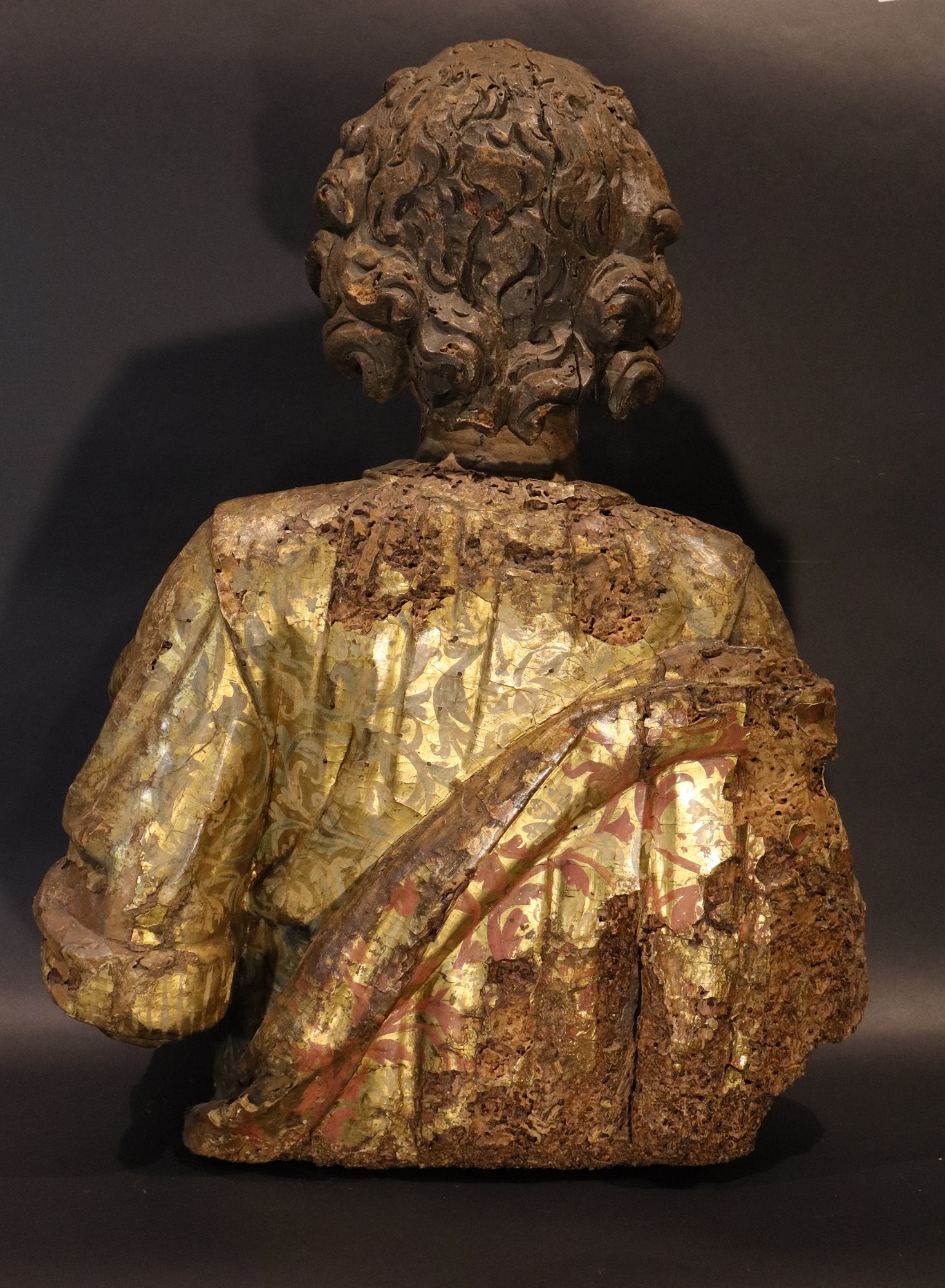 Coppia sculture lignee: San Giovanni Evangelista e Santa Caterina d’Alessandria