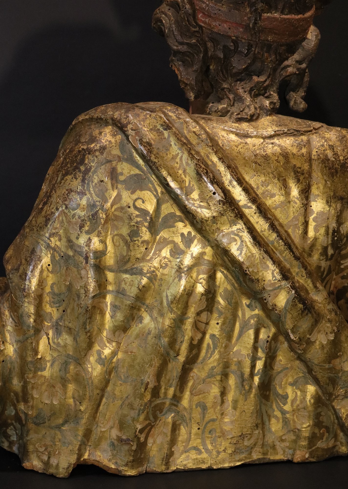 Coppia sculture lignee: San Giovanni Evangelista e Santa Caterina d’Alessandria