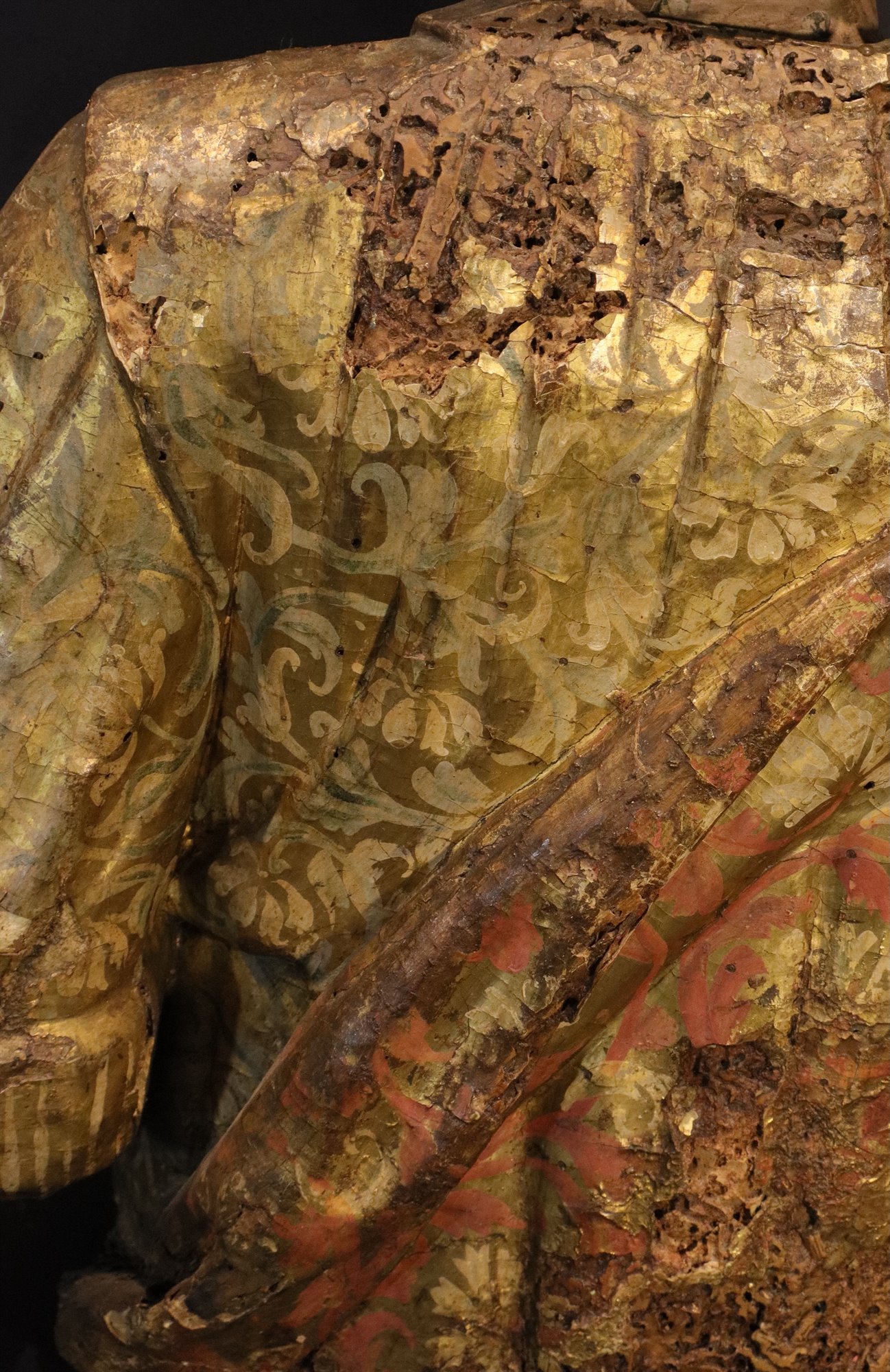 Coppia sculture lignee: San Giovanni Evangelista e Santa Caterina d’Alessandria
