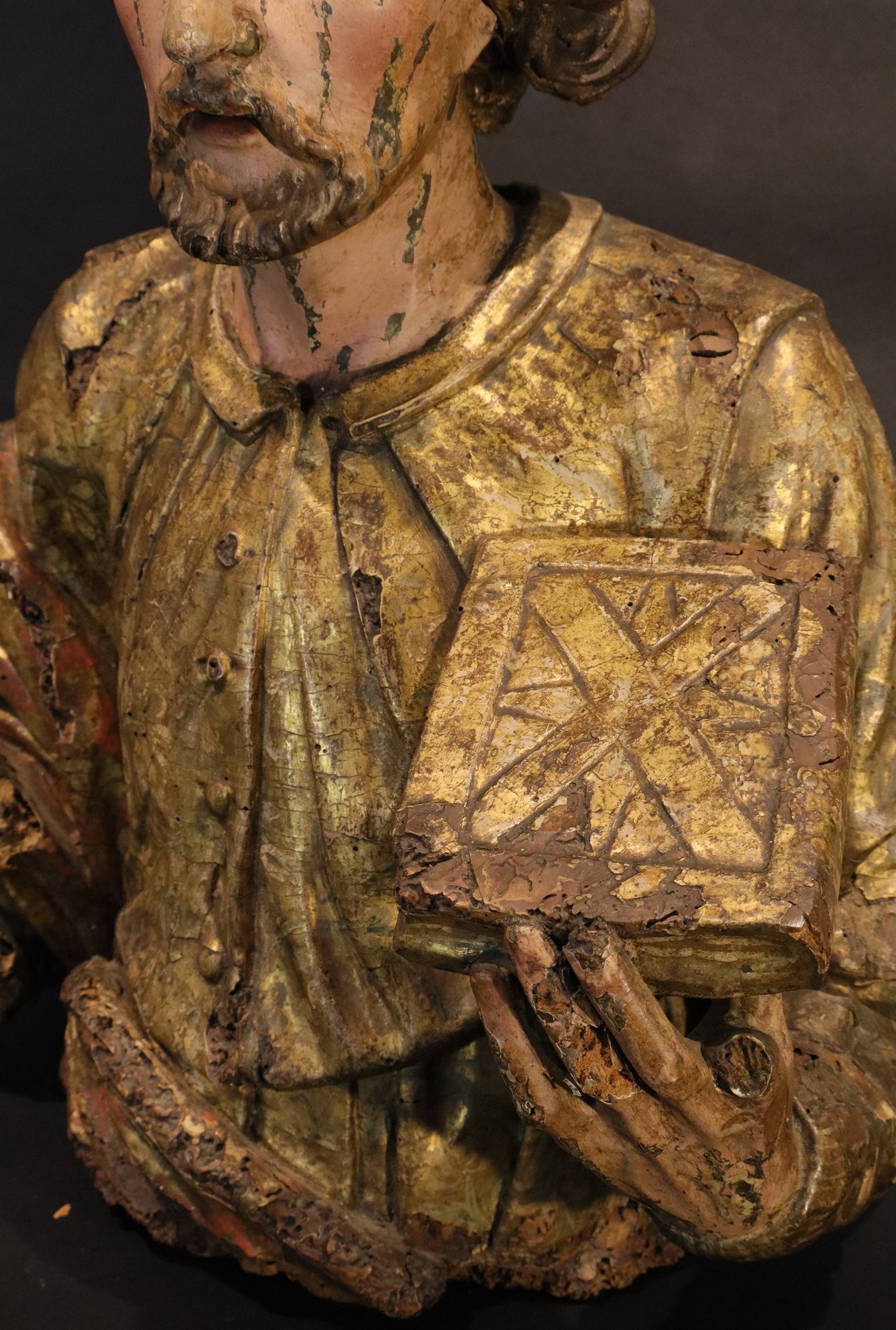 Coppia sculture lignee: San Giovanni Evangelista e Santa Caterina d’Alessandria