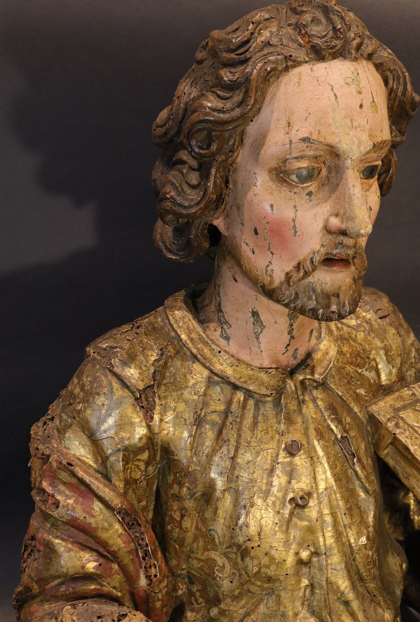 Coppia sculture lignee: San Giovanni Evangelista e Santa Caterina d’Alessandria