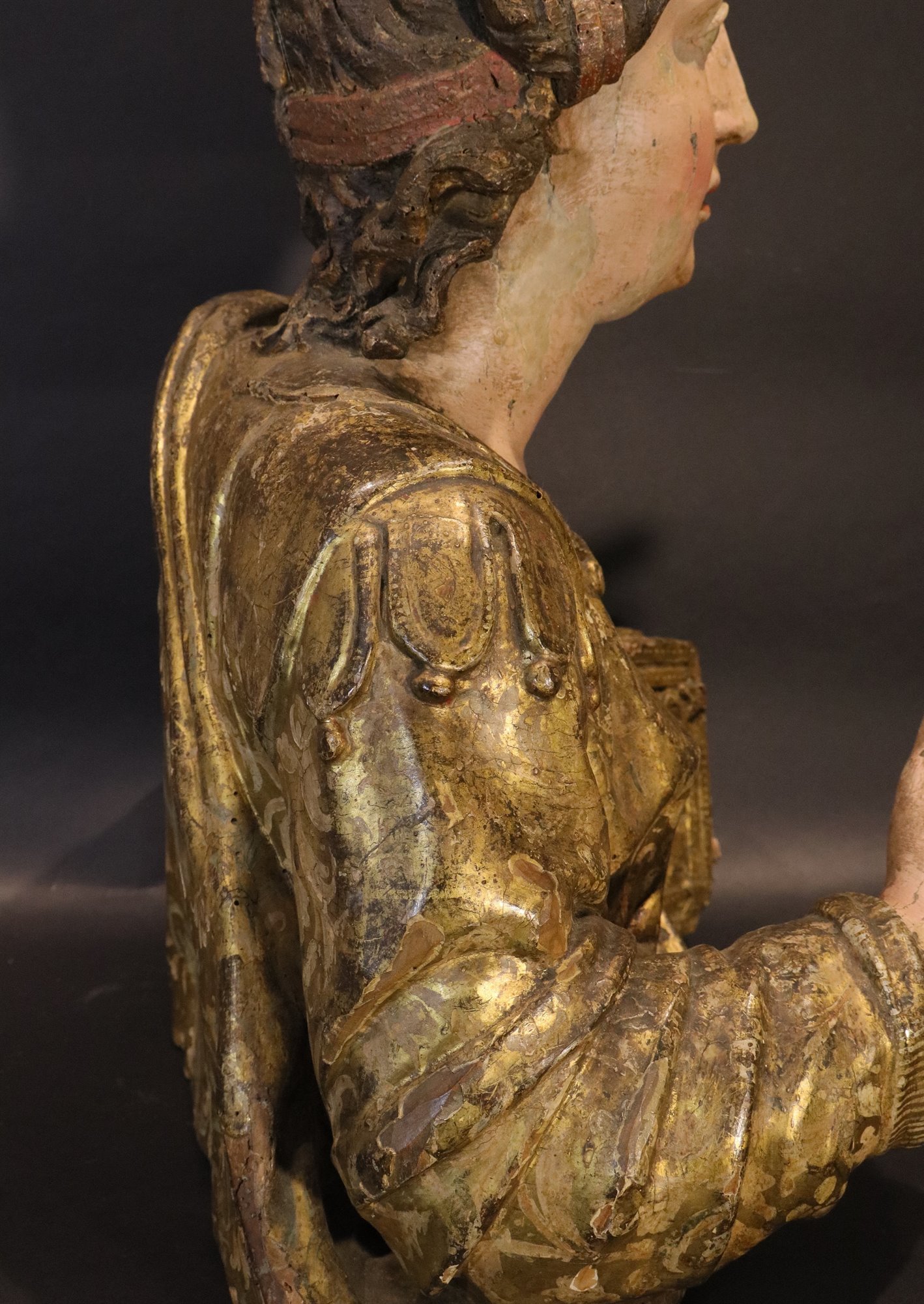 Coppia sculture lignee: San Giovanni Evangelista e Santa Caterina d’Alessandria