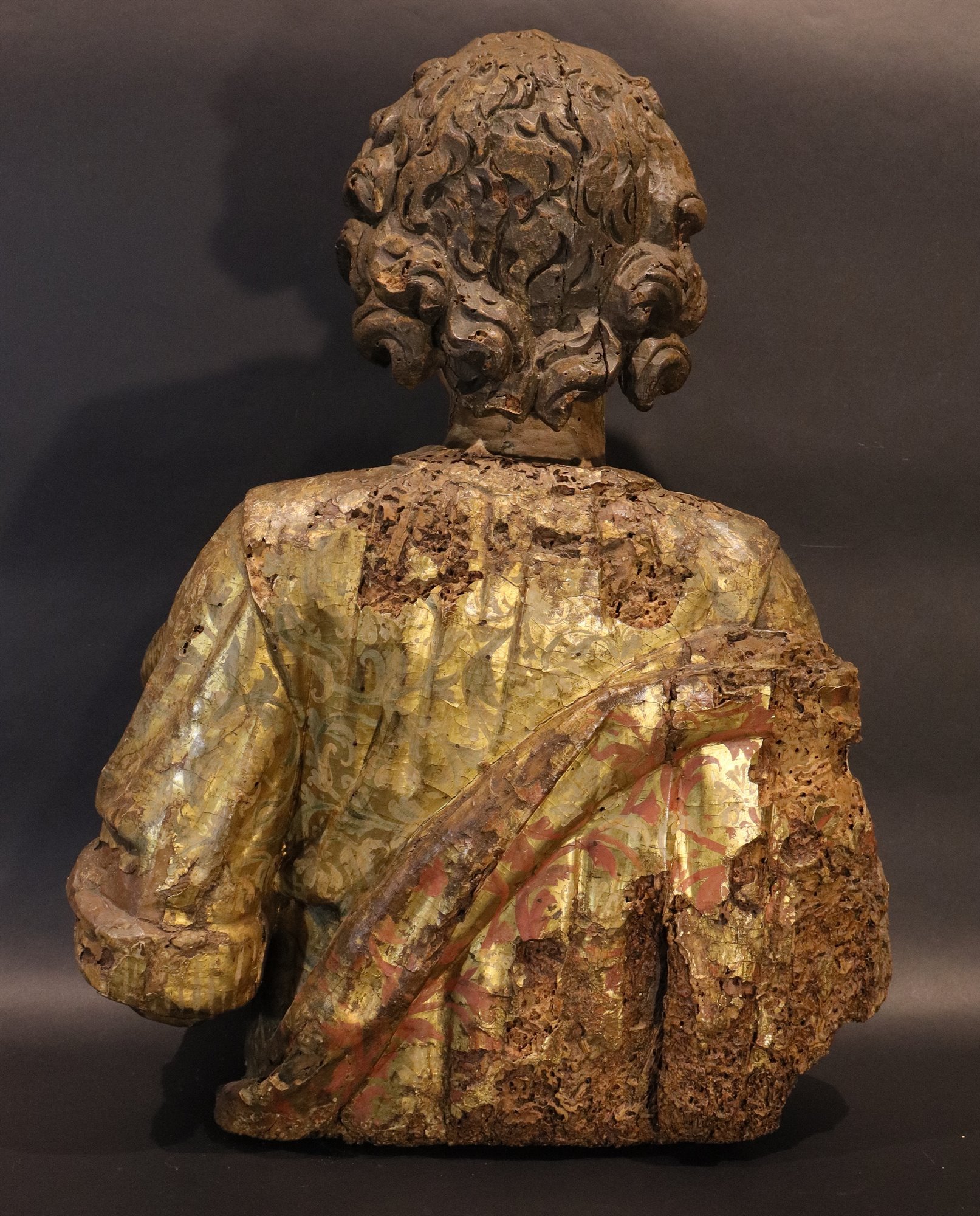 Coppia sculture lignee: San Giovanni Evangelista e Santa Caterina d’Alessandria