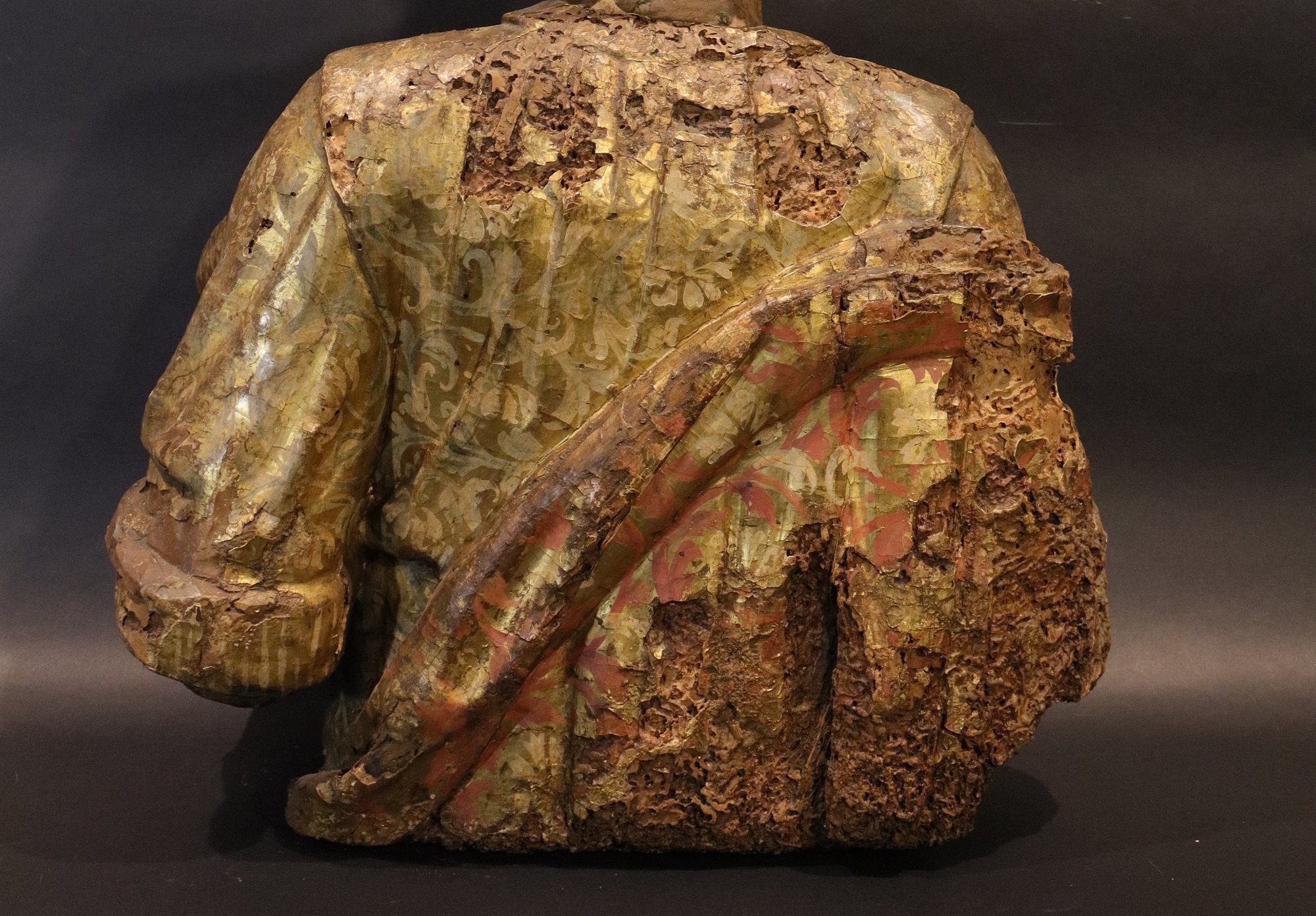 Coppia sculture lignee: San Giovanni Evangelista e Santa Caterina d’Alessandria