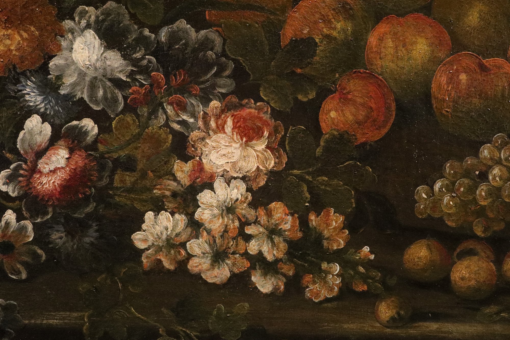 Natura morta di fiori e frutta