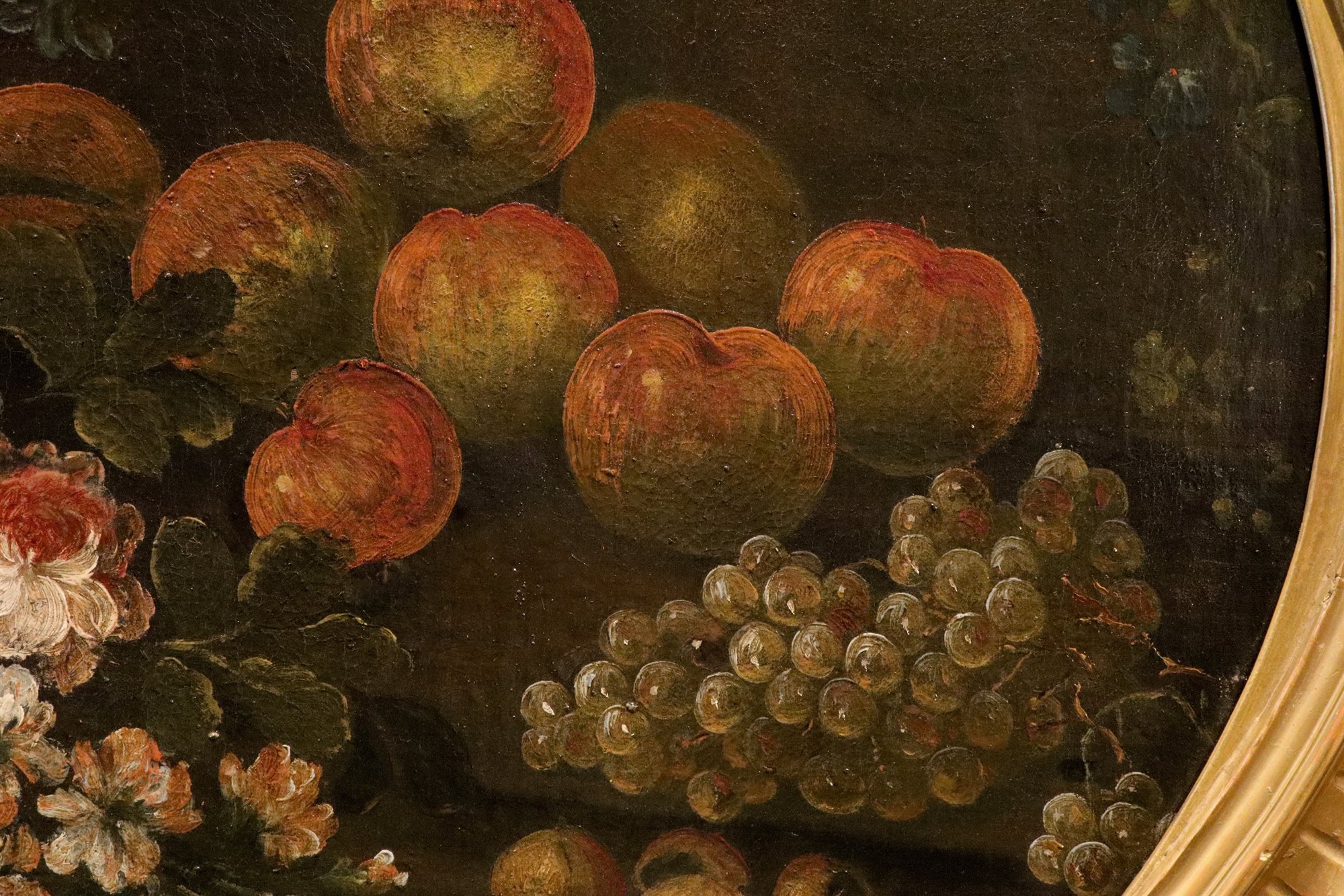 Natura morta di fiori e frutta