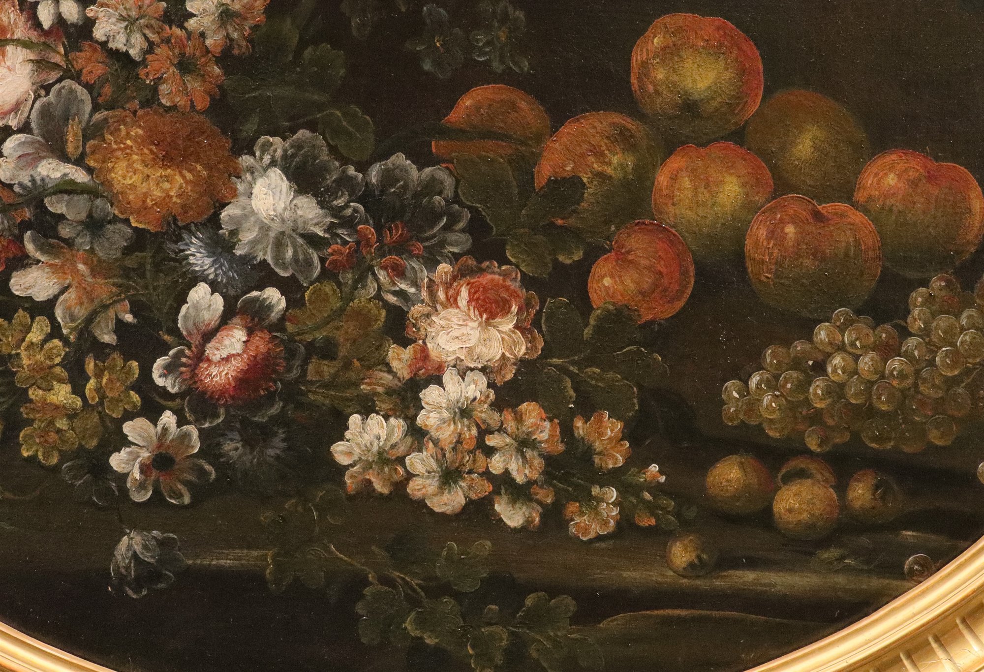 Natura morta di fiori e frutta
