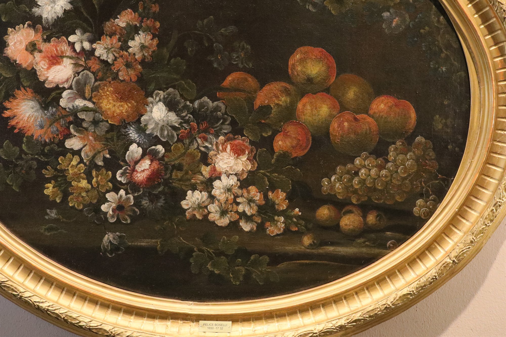 Natura morta di fiori e frutta