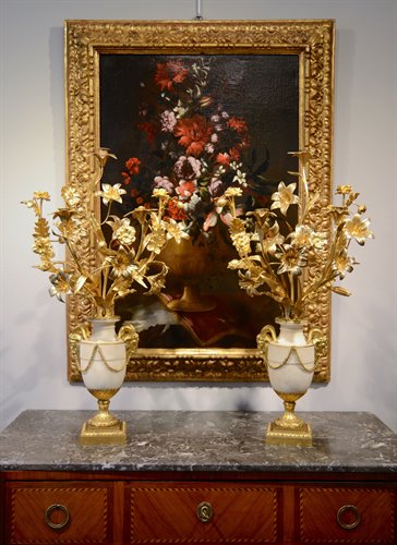 Coppia di importanti candelabri in bronzo dorato (h.81 cm)
