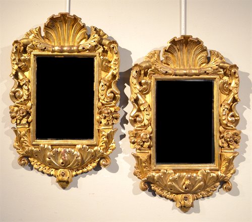 Coppia di specchiere in legno intagliato e dorato