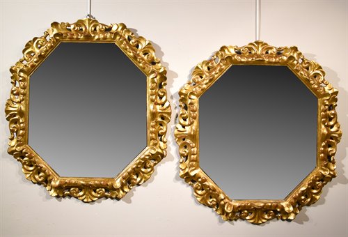 Coppia di grandi specchiere ottagonali (114 x 102 cm.)