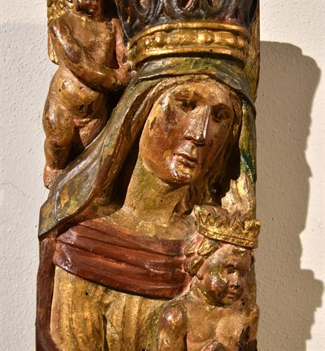 Coppia di altorilievi rinascimentali 'Madonna con Bambino' e 'Santo Vescovo'