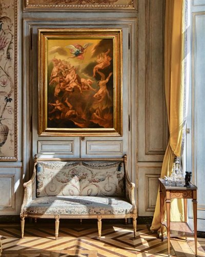 San Michele Arcangelo scaccia gli angeli ribelli dal paradiso