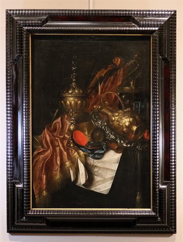 Natura morta Vanitas con oggetti preziosi, strumenti musicali e disegni