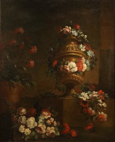 Composizione di fiori con vaso di gusto classico