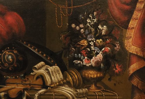 Natura morta con armatura, violino, spartito e vaso di fiori